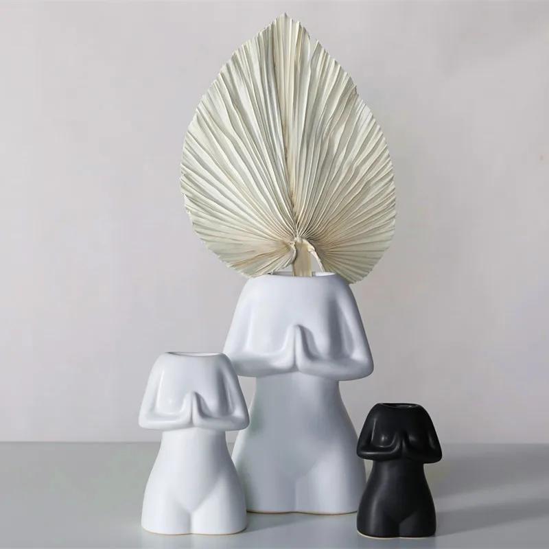 Northern Europe Style Black and White Color Figure Yoga Statue of Human Body with Hands Folded for Interior Decoration