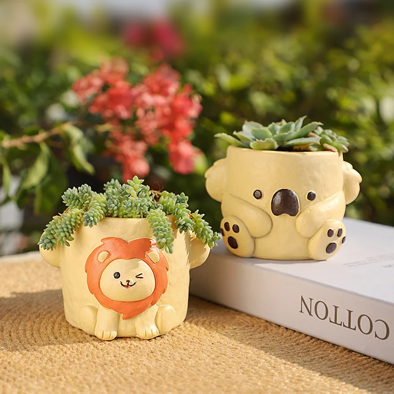 Roogo Little Lion Planter