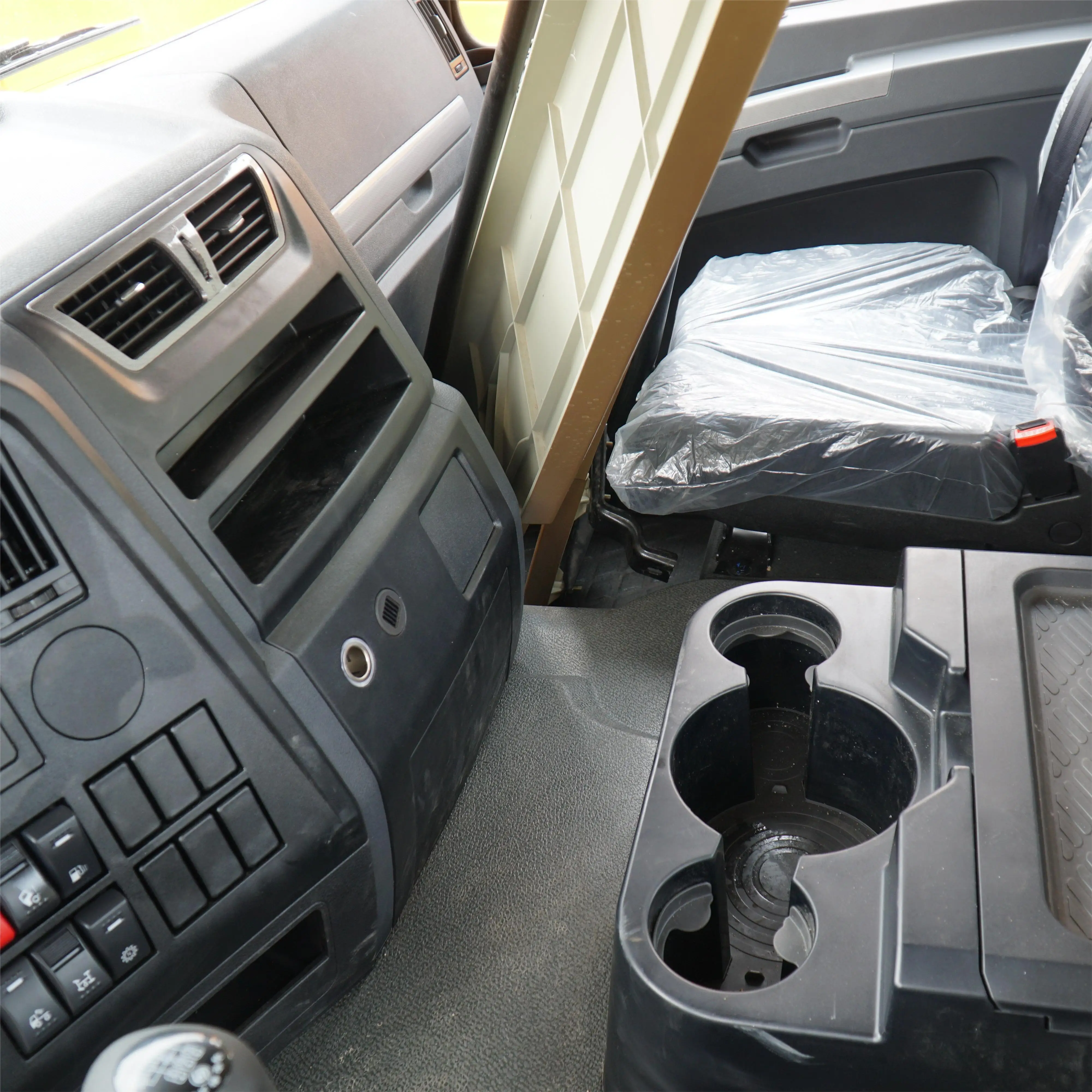 New Shacman X3000 6x4 Tractor Truck 420hp for Heavy-Duty Work