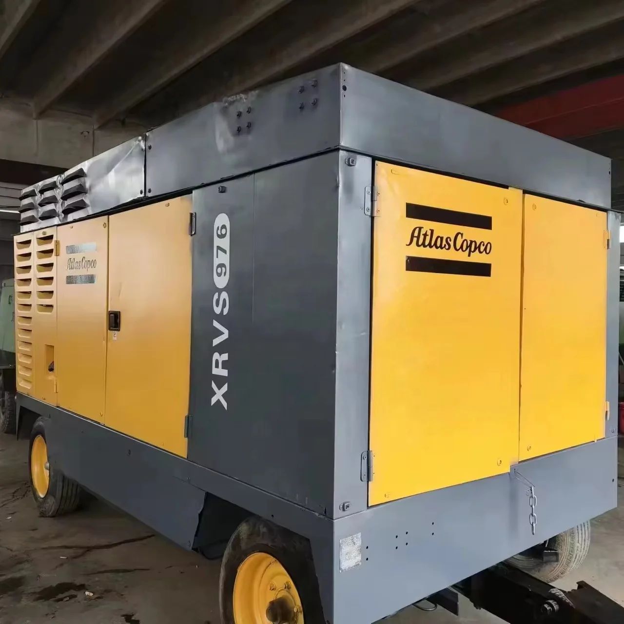 XRVS976 atlas copco дешевый портативный винтовой дизельный воздушный компрессор используется для продажи