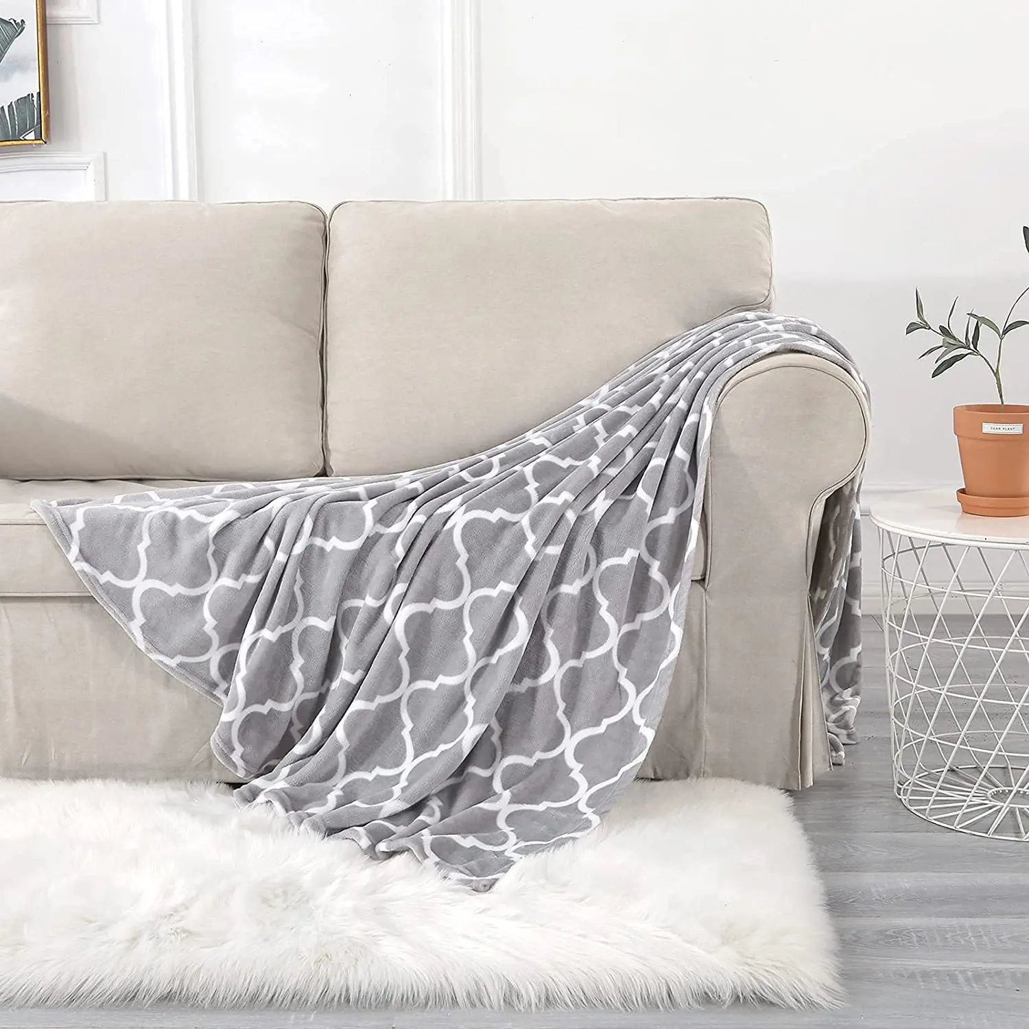 Geometric lines grey blanket fleece  super soft comfortable wool no shedding cover throw  lightweight microfiber for sofa bed