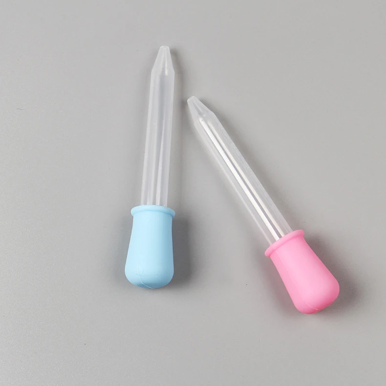 Newborn baby with scale silicone dropper feeder