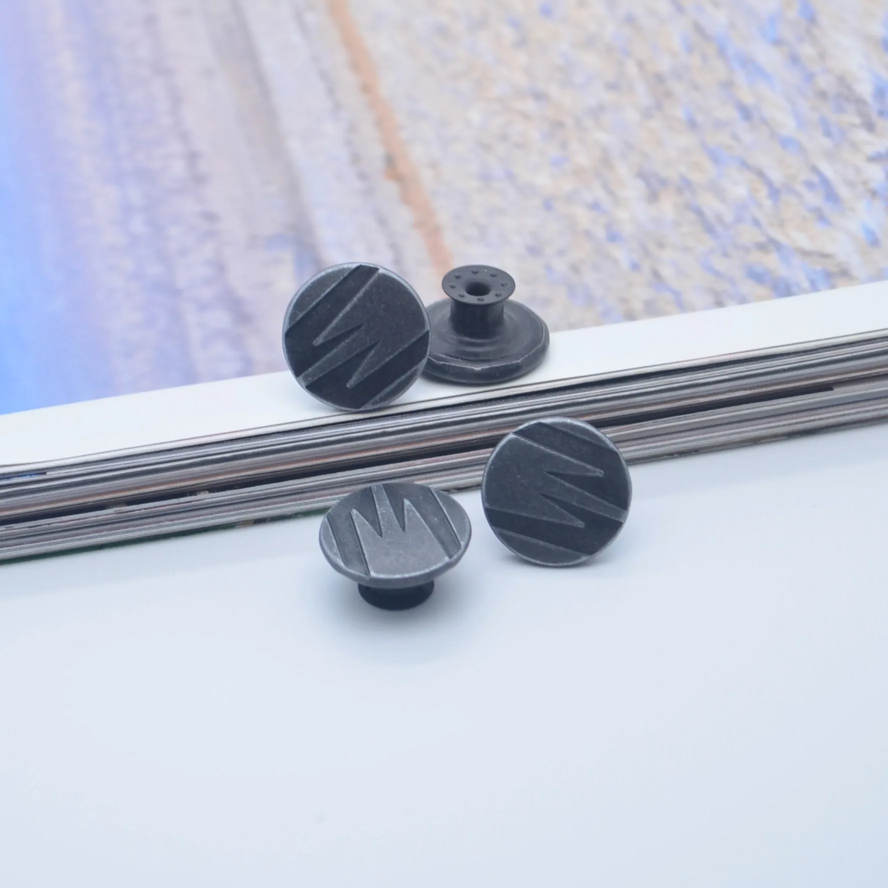 Изготовленный на заказ высокого качества Фирменное наименование: цинковый сплав металлическая джинсовая Кнопка деним пуговицы для джинсов оригинального дизайна