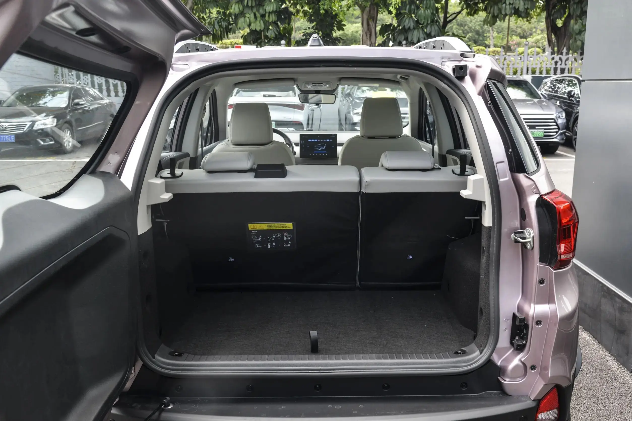 Hot-Selling Left Hand Drive 2021 2022 2023 Luxury Version BYD Yuan Pro Fast Charging New Energy Vehicle Used Car