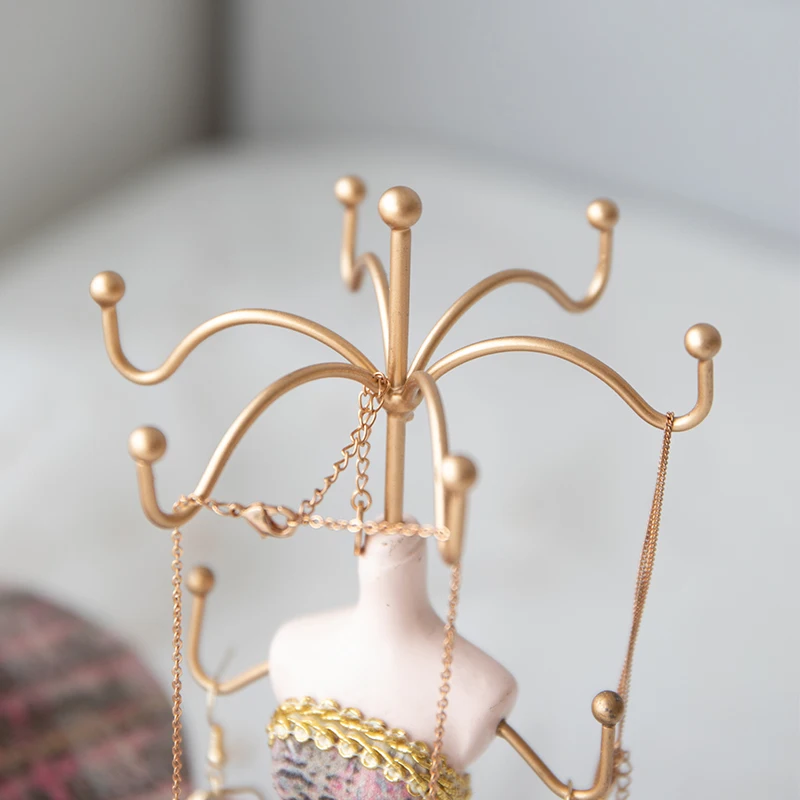 Держатель для демонстрации ювелирных изделий на высоком каблуке в форме манекена