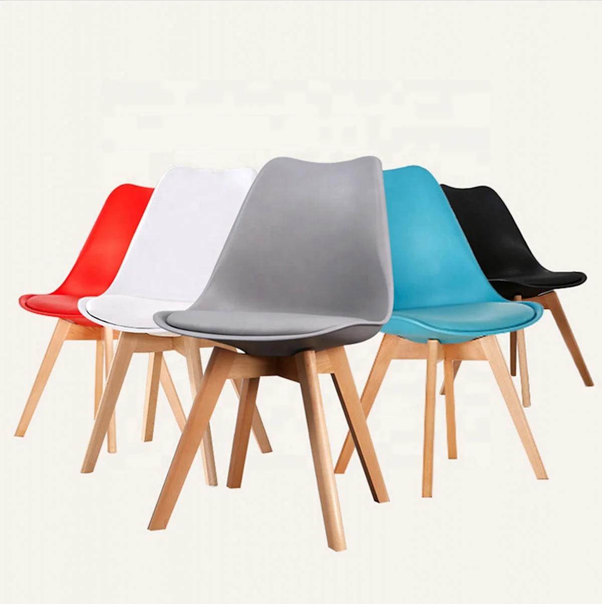 Прямая продажа с завода, современные итальянские удобные стулья в скандинавском стиле с деревянными ножками, полипропиленовые пластиковые обеденные стулья
