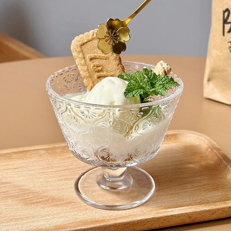 Wholesale embossed high-legged dessert cup yogurt oatmeal bowl retro salad ice cream pudding glass bowl.