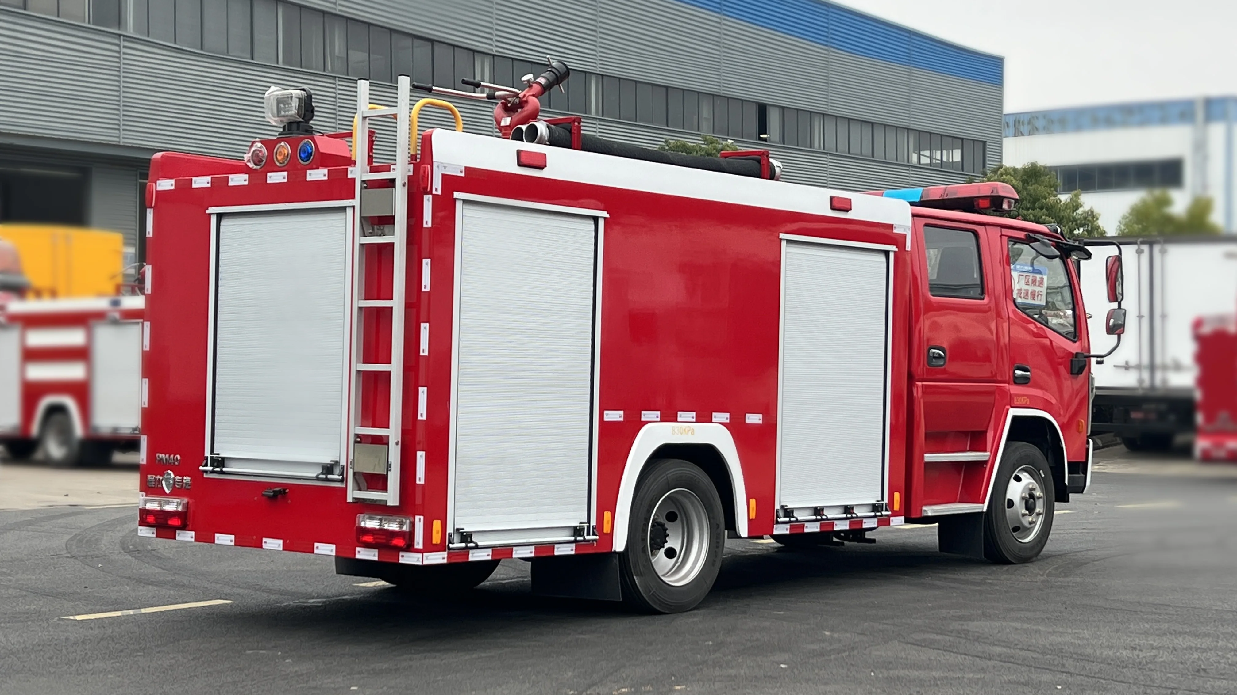 China New Specialized-Vehicle dongfeng High Quality 4 Ton Fire Truck Mini Fire Fighting Truck