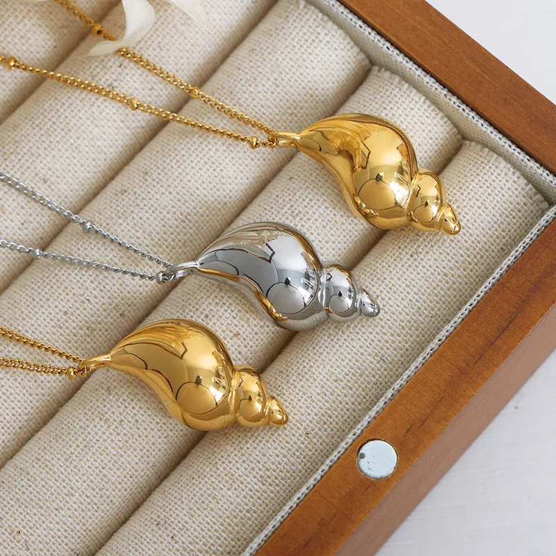 18K Gold Stainless Steel Beads Chain Hollow Sea Snail Shaped Charm Necklace Silver Gold Conch Pendant Necklace For Women