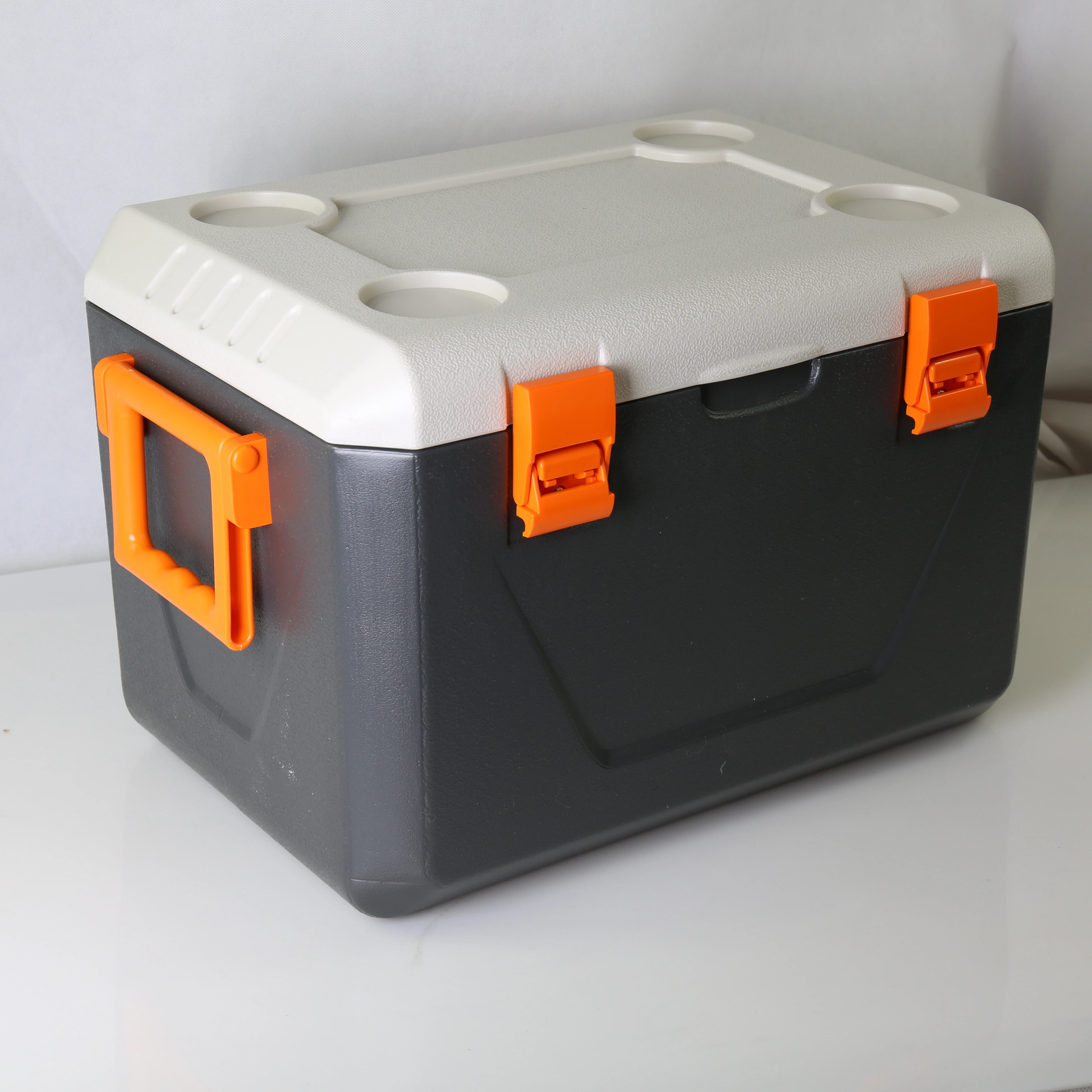 
60Lplastic fishing cooler box 