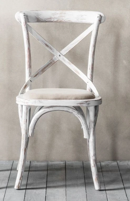  Промышленное высококачественное кресло по низкой цене с удобными сидениями из твердой древесины и белого деревенского образа для комнаты перекрестной спинкой