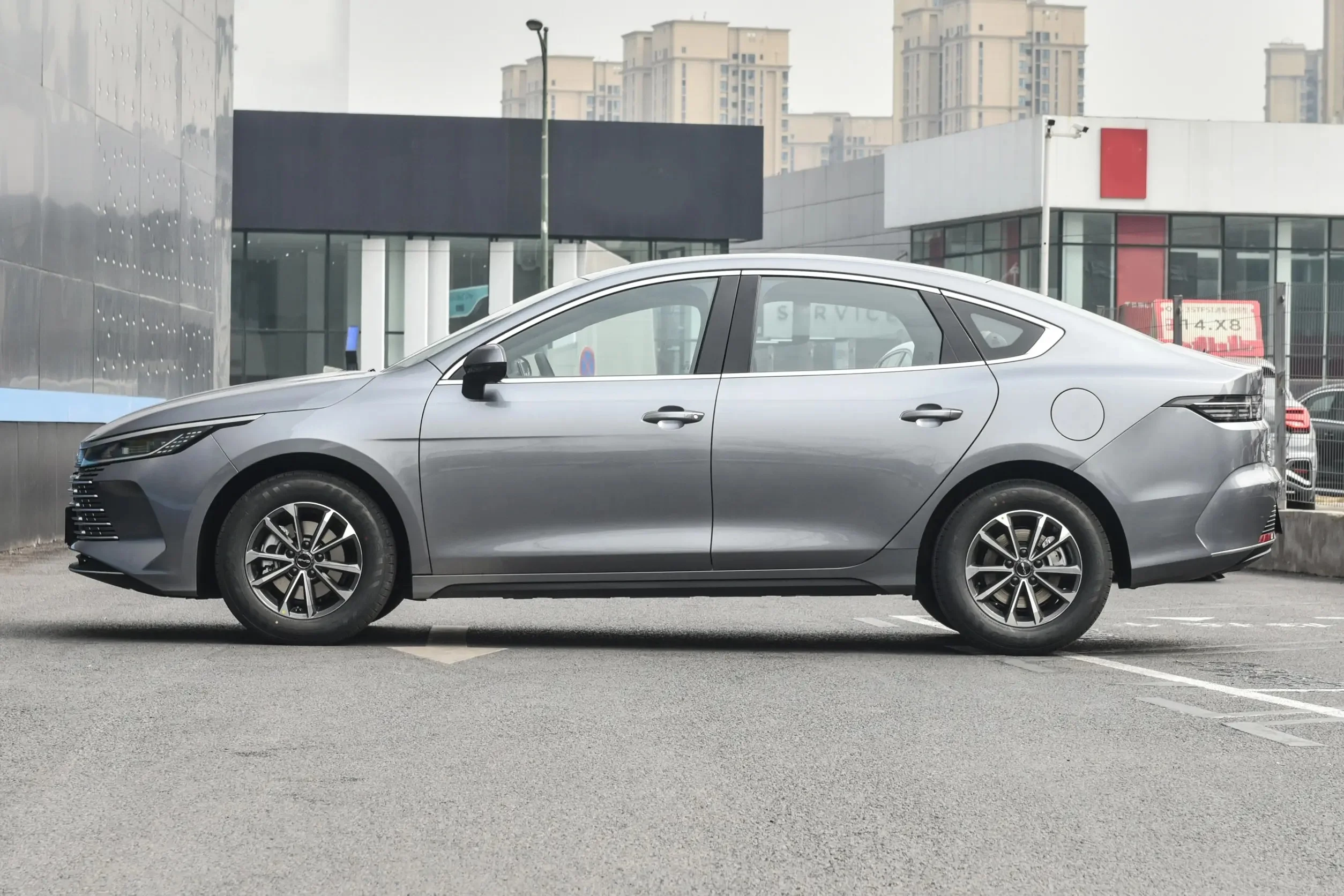 YK MOTORS 2024 EV Electric Vehicle BYD Destroyer 05 Plug-in Hybrid Car Chinese New Energy Car BYD Destroyer