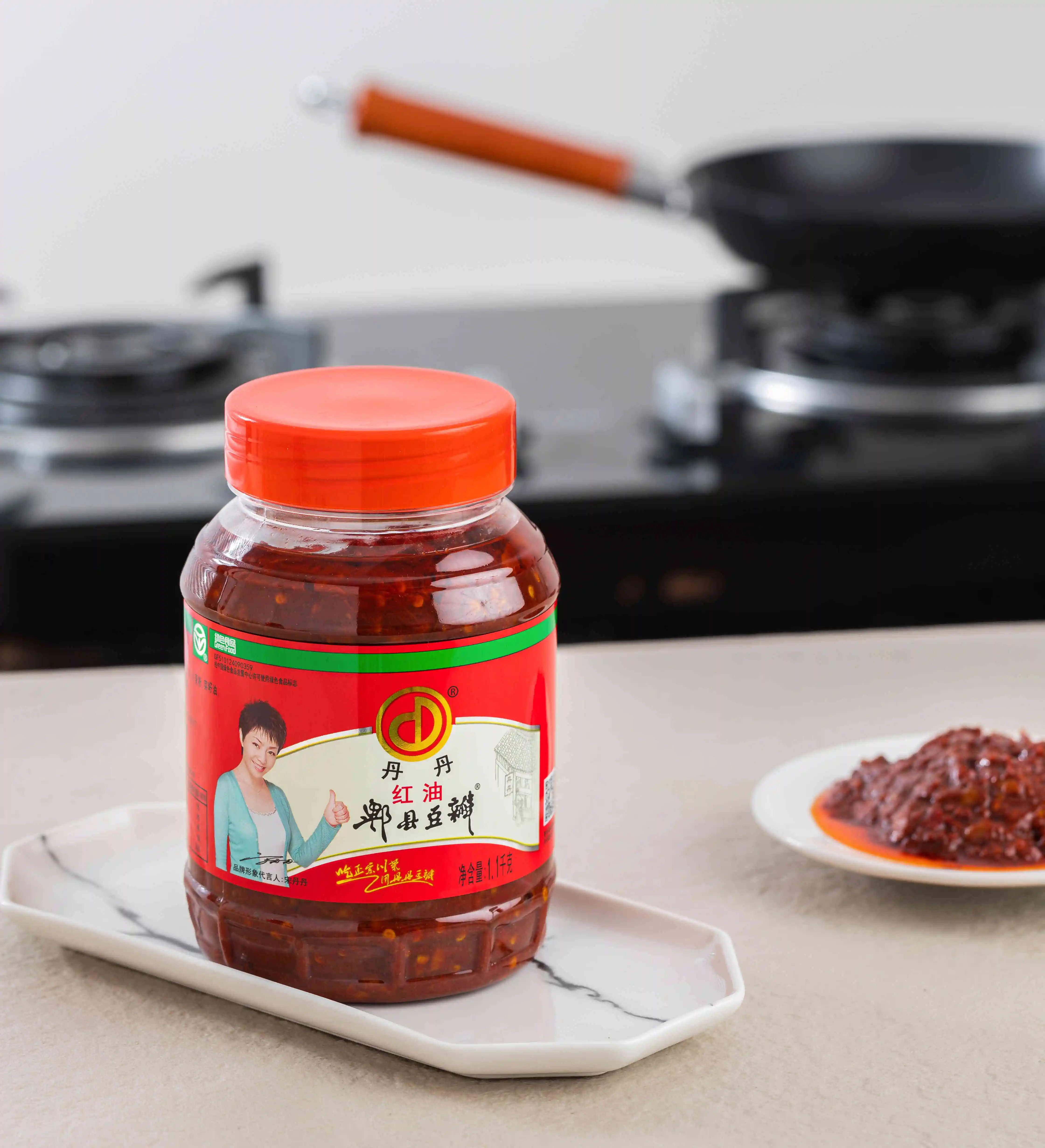 
Wholesale Chinese Famous 500G Chilli Spicy Salty Sauce Hot Pepper Bean Paste With Oil For Hotpot Cooking 