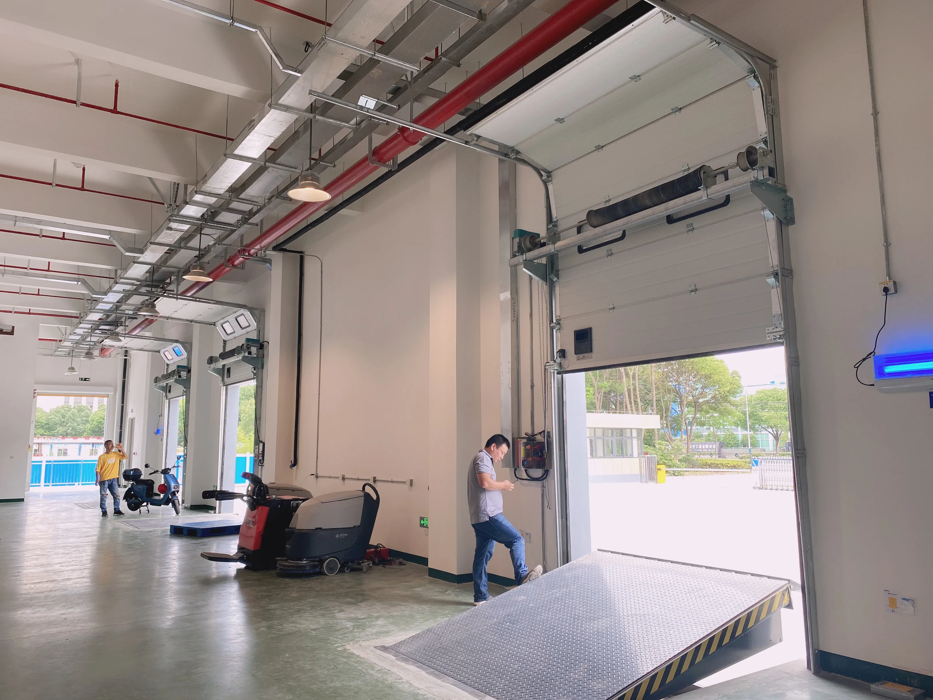 Factory Cheap Price Steel Sectional Door Industrial Door