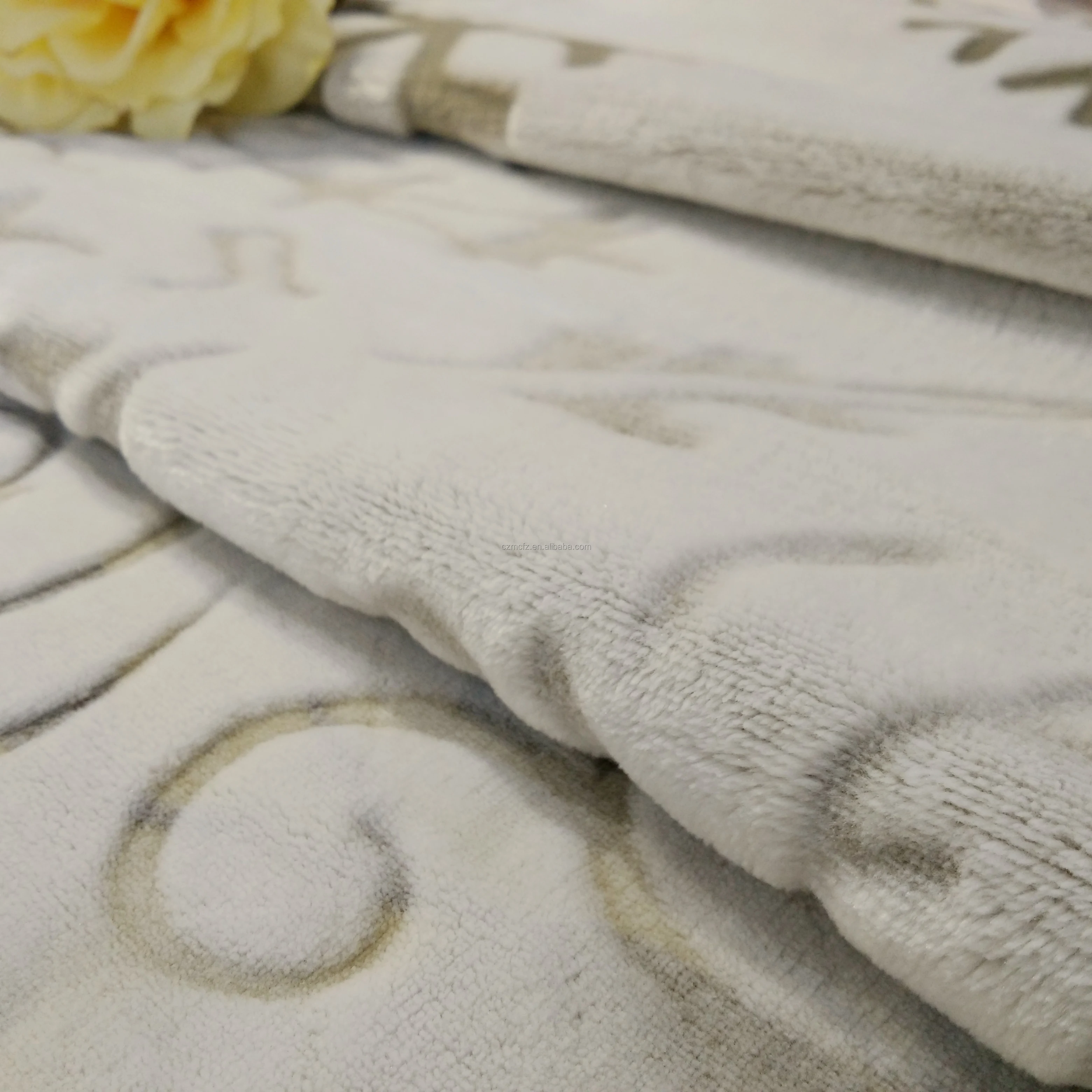 100% Polyester Hight Quality Flower Design Cutting Super Soft Flannel Velvet Fabric For Baby Blanket and  Bedding Sets