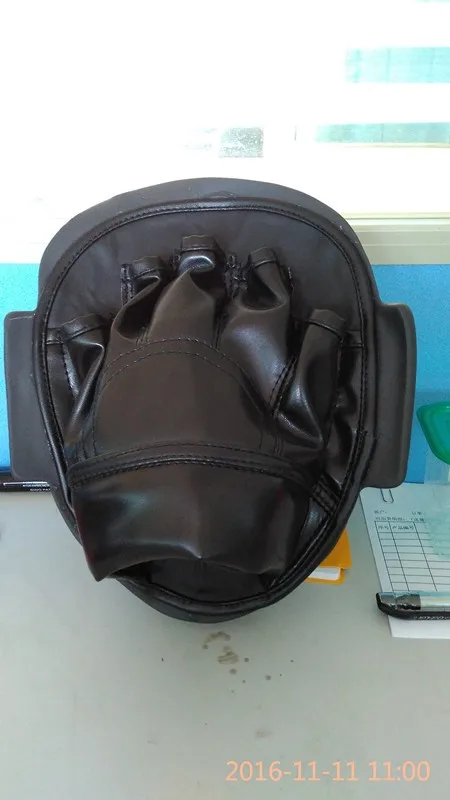 High quality pro boxing training punching mitts Shock Absorbent Hand Target Muay Thai Martial Boxing Focus Punch pads