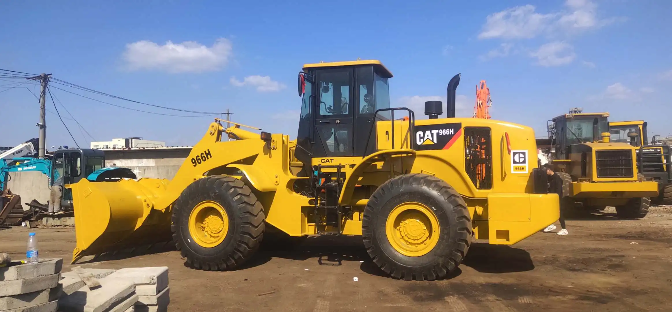 Б/у колесный погрузчик Caterpillar 966H на