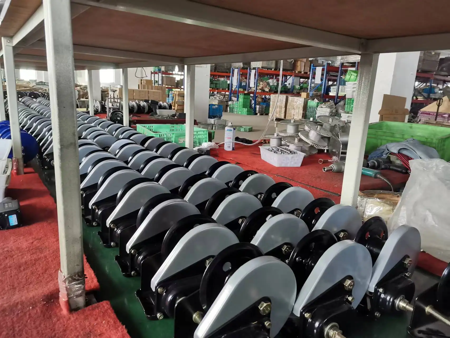 High Quality Black Mini Manual Portable Hand Winch 600LB Hand Crank Small Winch  with Synthetic Rope Gear Ratio 3.2:1