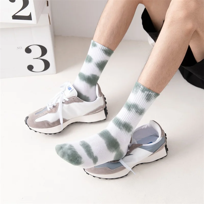 Quentin Dropshipping 2023 Spring Autumn Hot New Cotton Socks Tie-Dye Stripe Series Literary Personality Tube Socks For Men