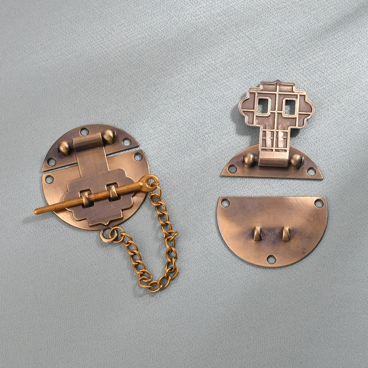 Stylish Zinc Alloy Lock Buckle for Hanging Lockable Iron Sheet Boxes, Gift Boxes, and Wooden Cases - Secure and Versatile