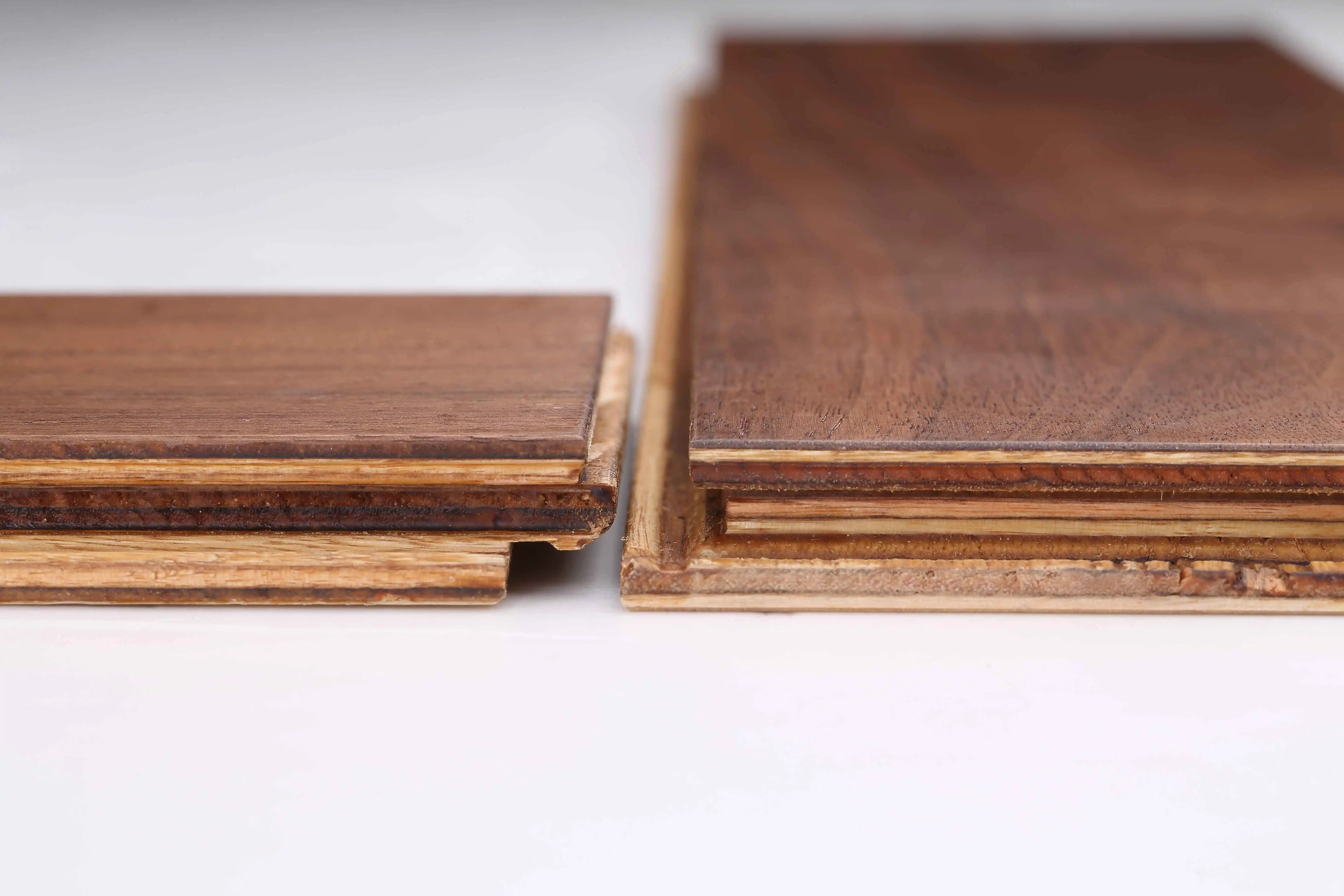 Commerical Grade Coating Wood Flooring 0.6mm European Oak Natural Pine Birch Backing Engineered Wood Flooring