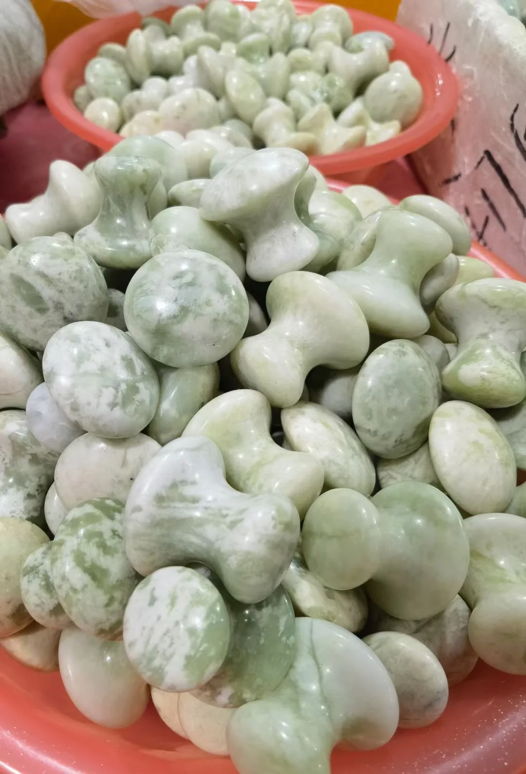 3D facial natural jade stone mushroom green jade gua sha face massage roller