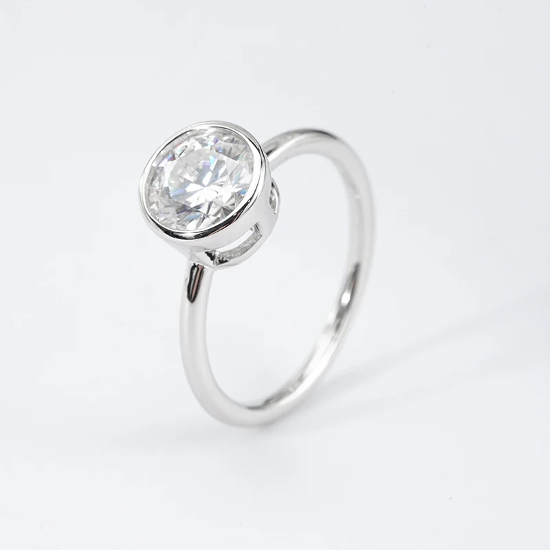 Starsgem Classic Jewelry Bezel Set S925 Sterling Silver Ring Round Cut Moissanite Diamond Solitaire Engagement Ring