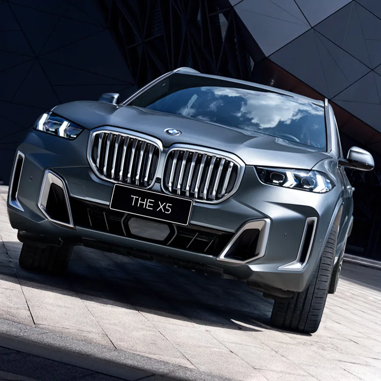B-MWs X5 Sporty Luxurious Family-friendly Off-road SUV NEW used car