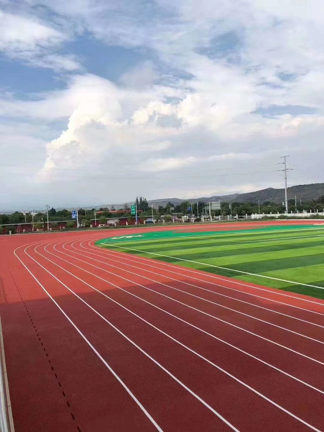 Легкая атлетика, проливная резиновая гусеничная система/тартан, Беговая гусеница, резиновые гранулы и полиуретановое Связывание по хорошей цене