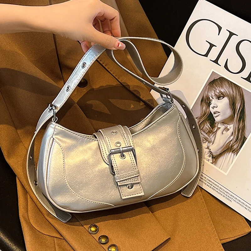 2024 summer new fashion belt single shoulder crossbody dumplings small square female bag to support a large number of