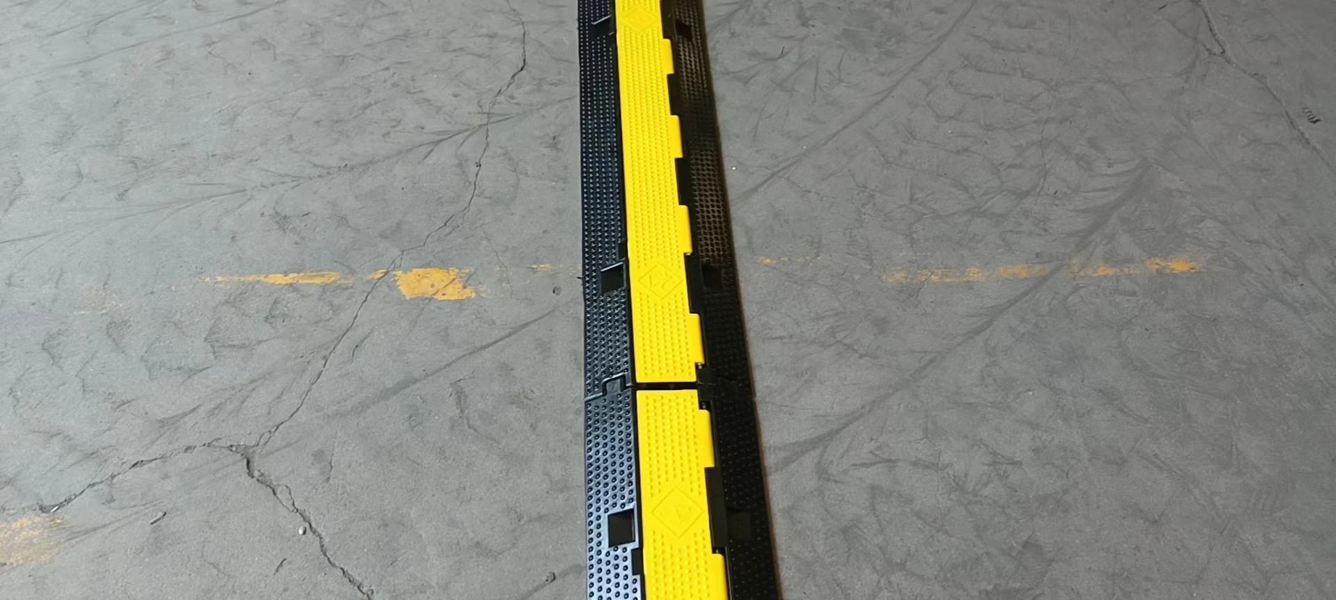 Wholesale Custom Logo Printed Reflective Channel Cable Ramp Protector