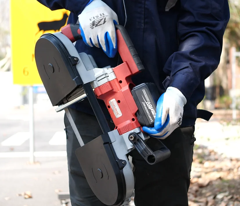 
4-1/2IN pipe cutting 18V Lithium-Ion Cordless Portable bandsaw mini band saw machine 