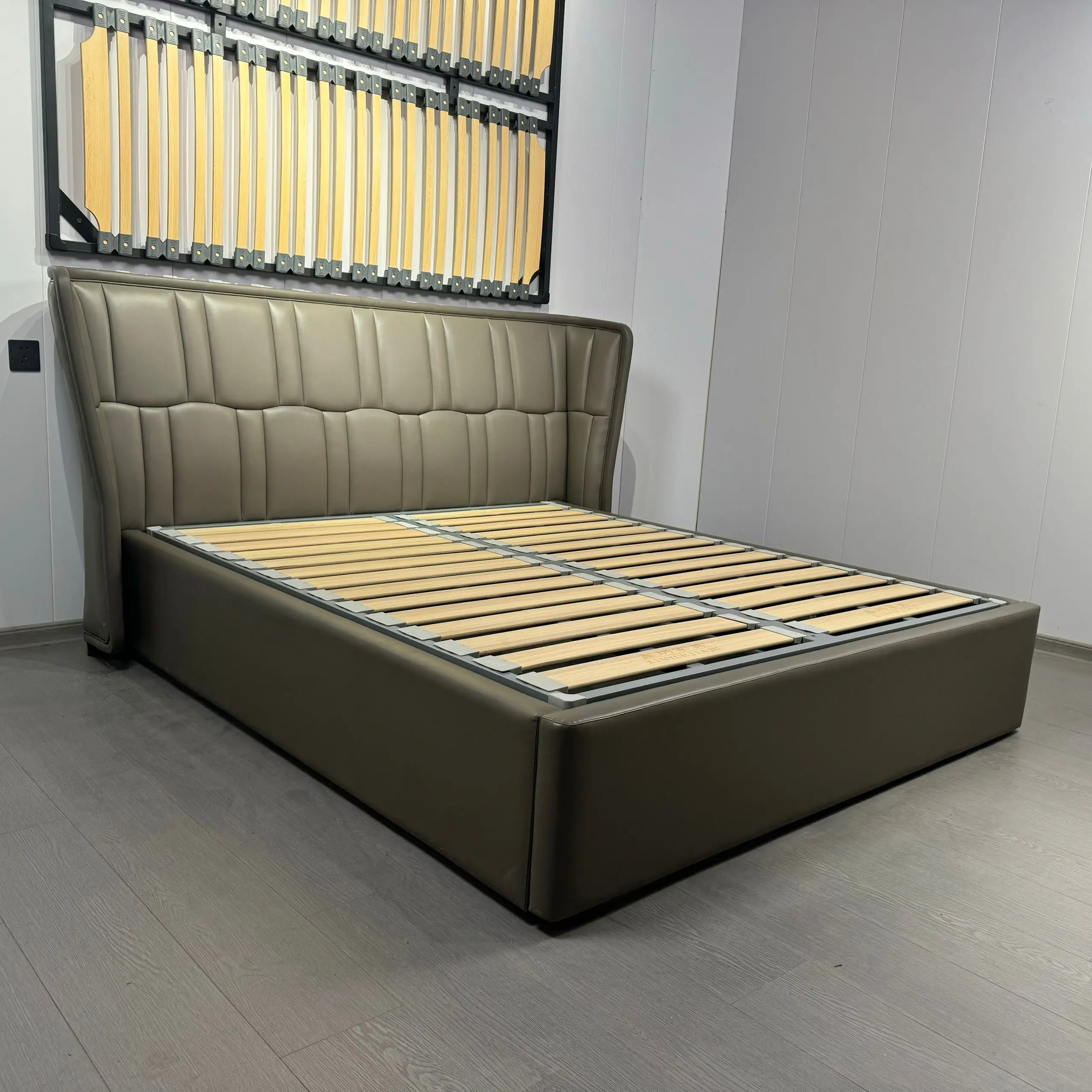 High quality upgrade queen king customized  size  poplar  slatted bed frame for bed platform base