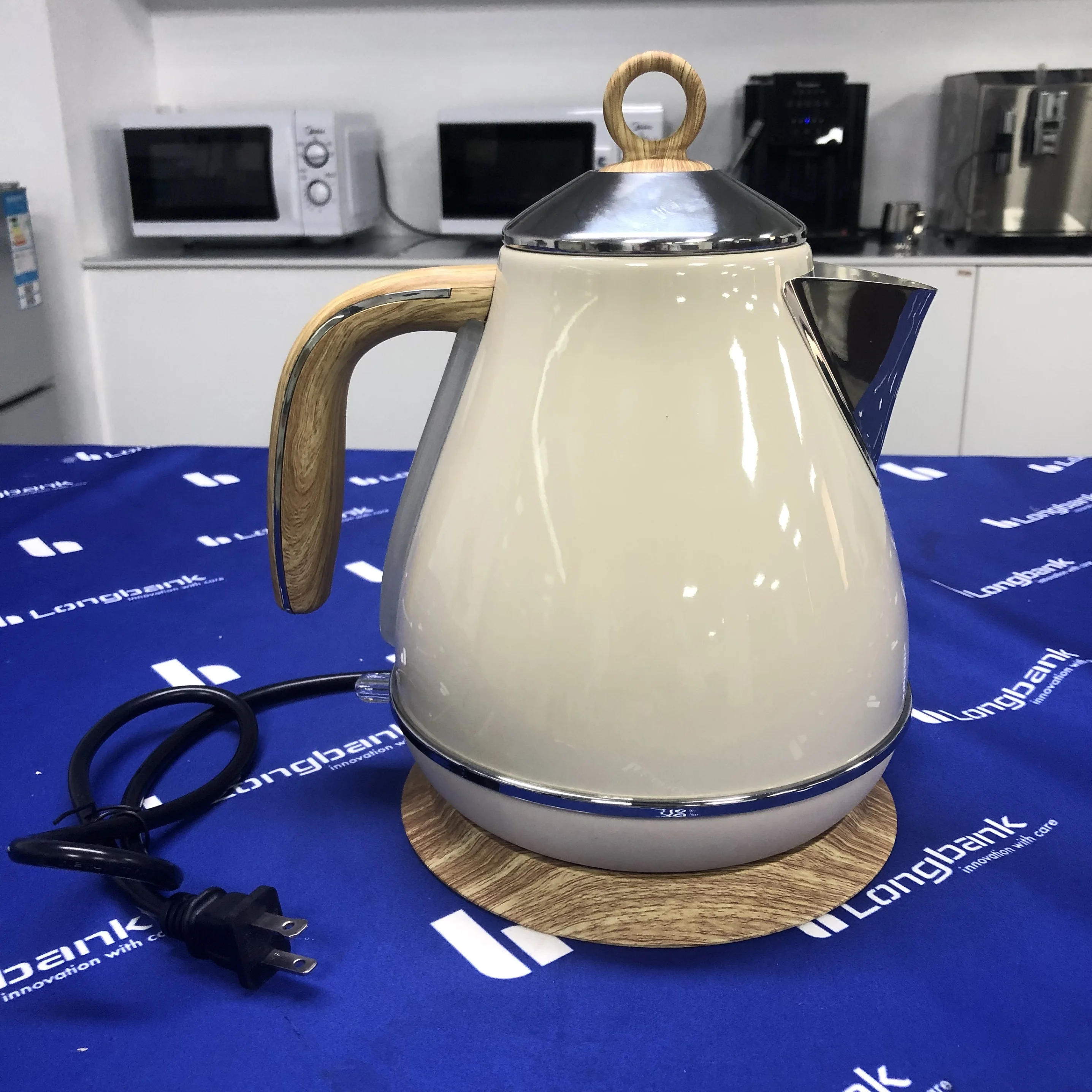2023 factory new design fashionable wooden grain effect 1.7L electric hot water kettle with automatic switch off