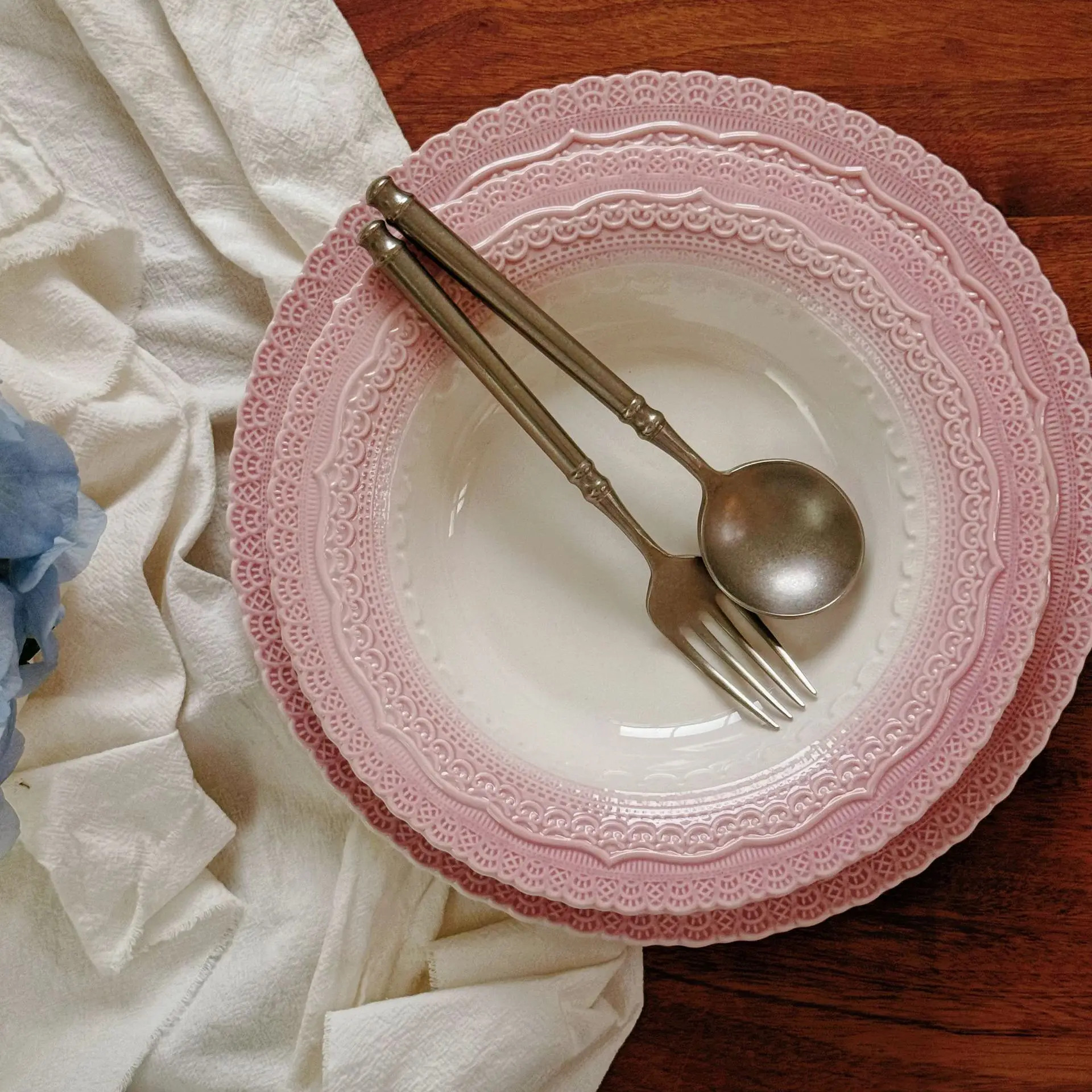 Vintage French Style Relief Pink Ceramic Plate Pasta Salad Fruit Plate Home Decoration Plate