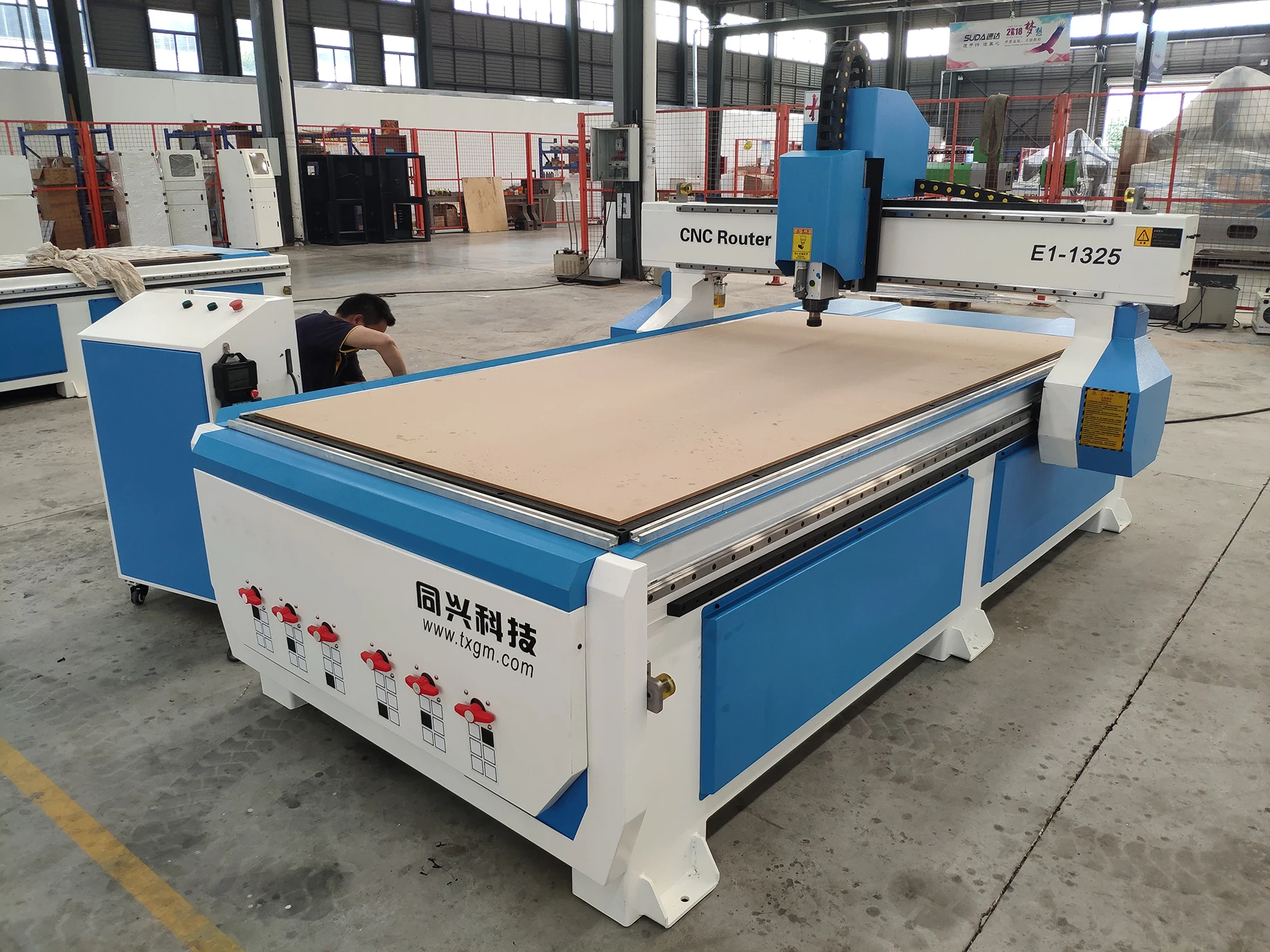
woodworking equipments cnc router machine EC1325 for fitment furniture 