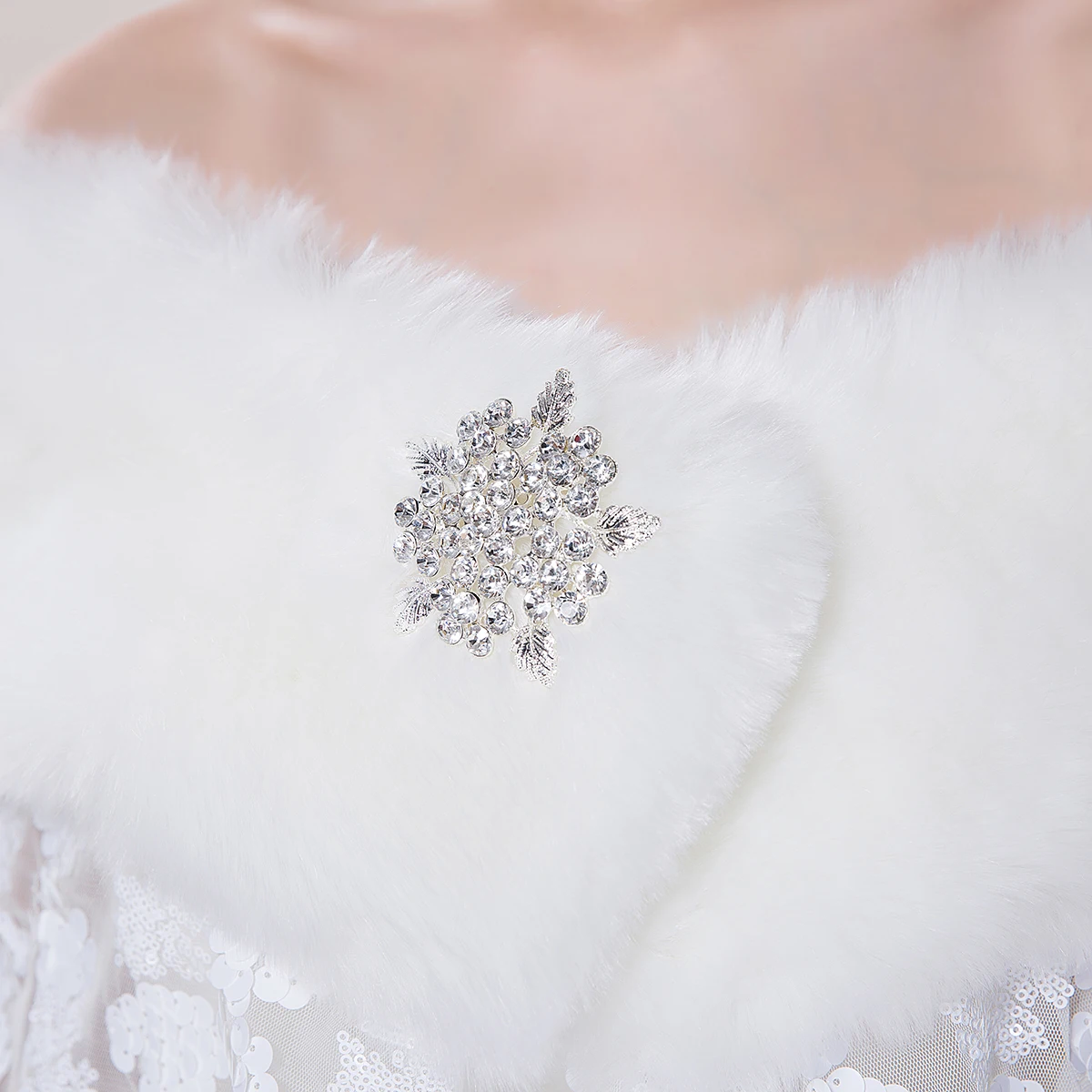 
Wholesale hot sell bride wedding ivory soft plush shawl Wedding accessories mesh sequin shawl 