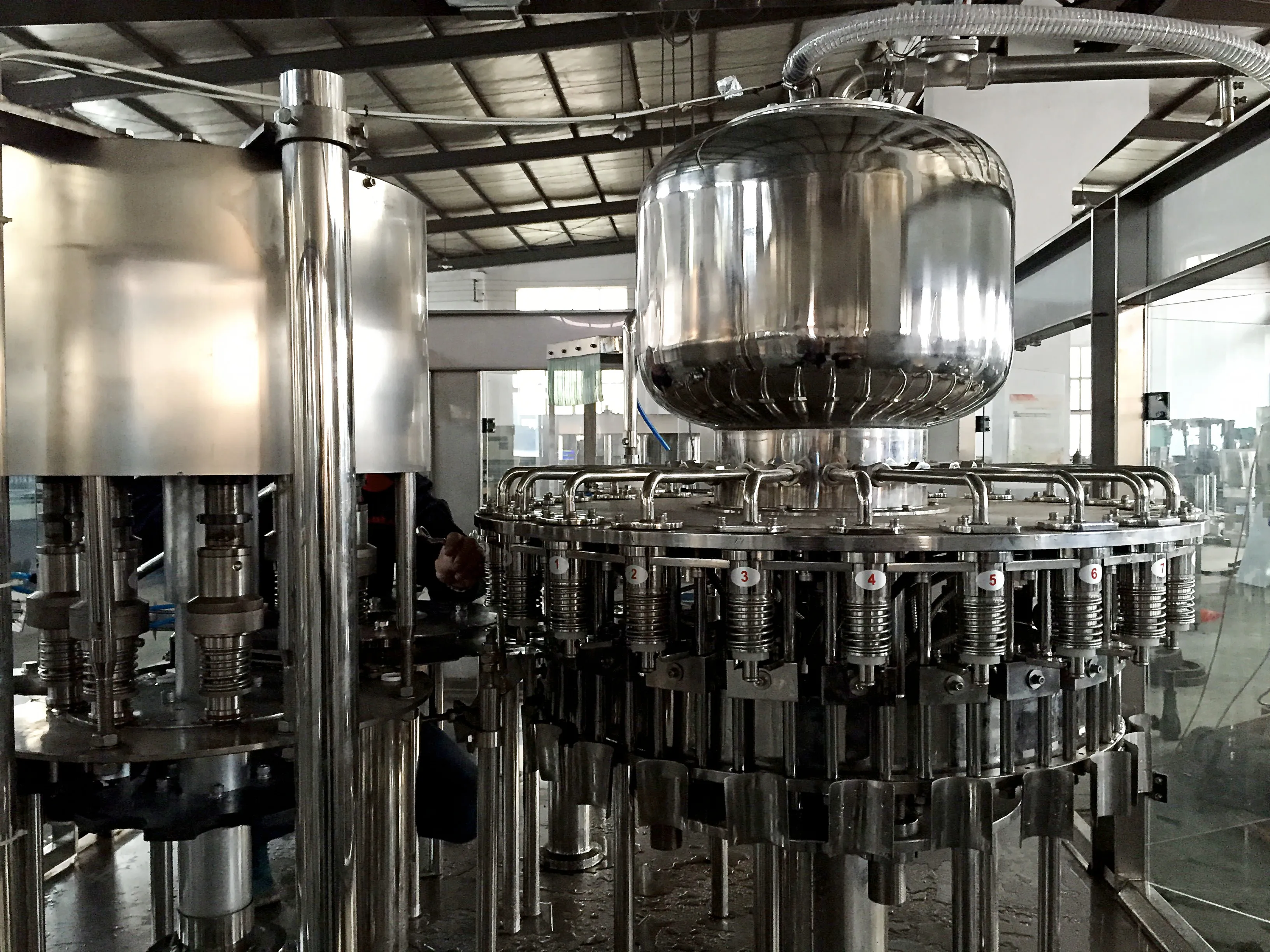 Small plastic bottle cleaning filling equipment Automatic mineral water filling machine