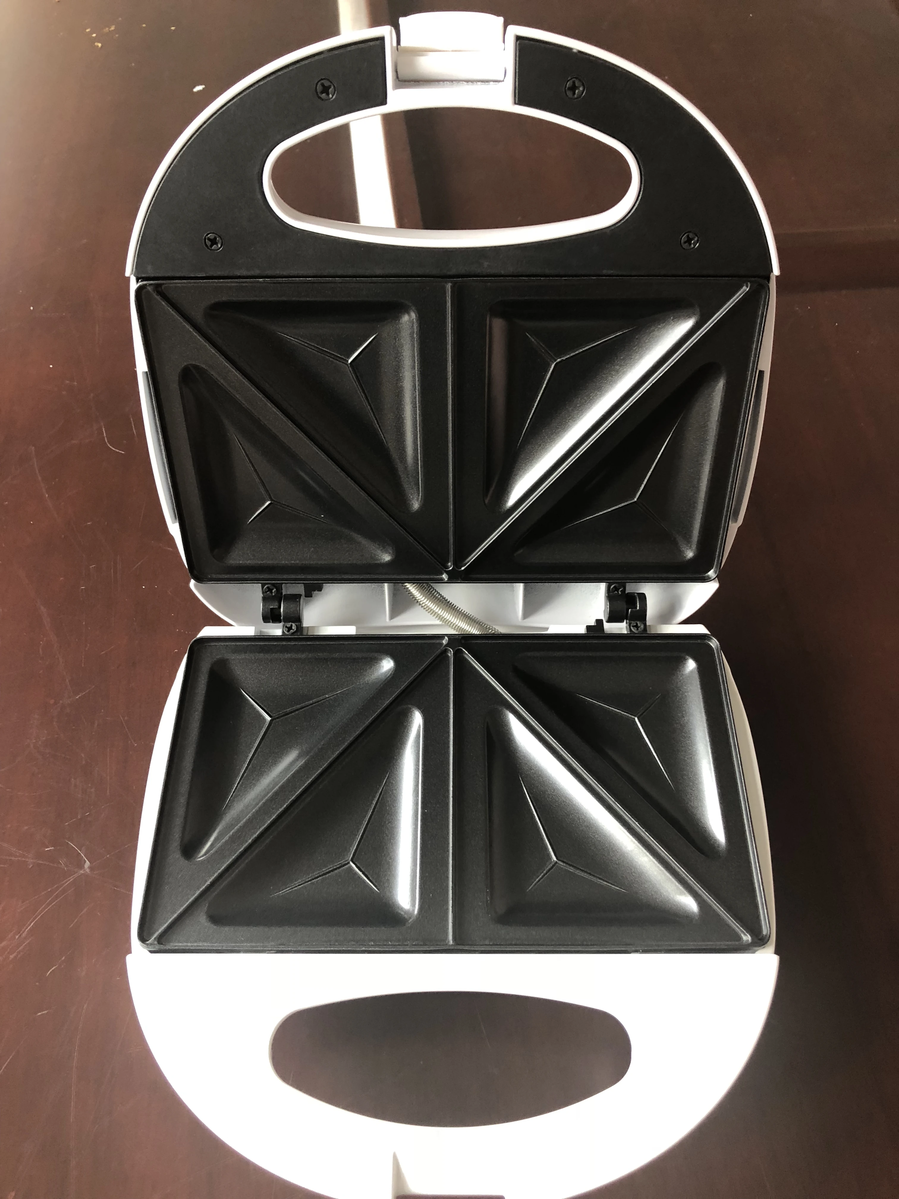 750 Watts Fast Heating With Non-stick coated Electric Sandwich Waffle Maker Toaster