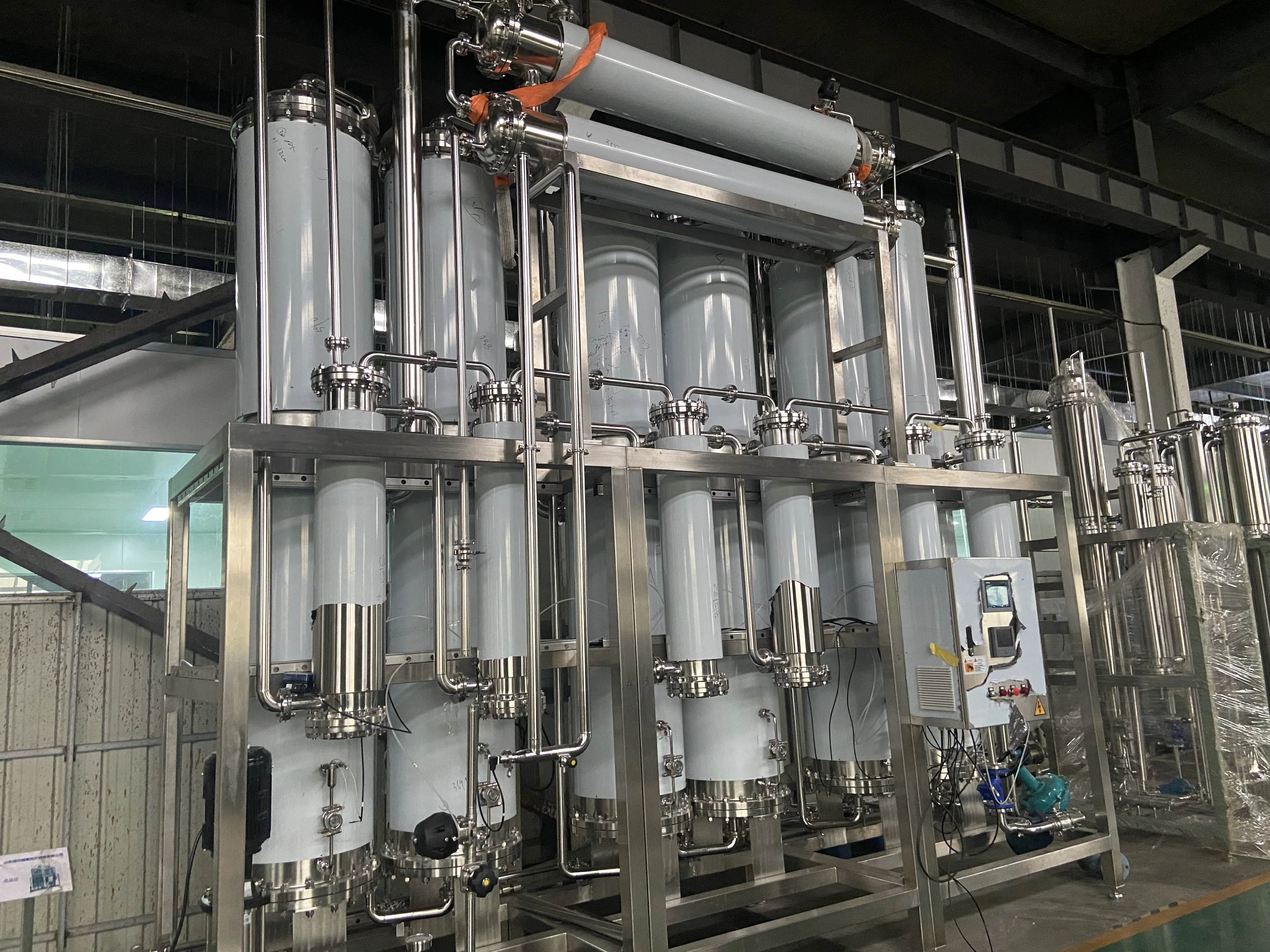Multi-effect water distiller for pharmaceutical use
