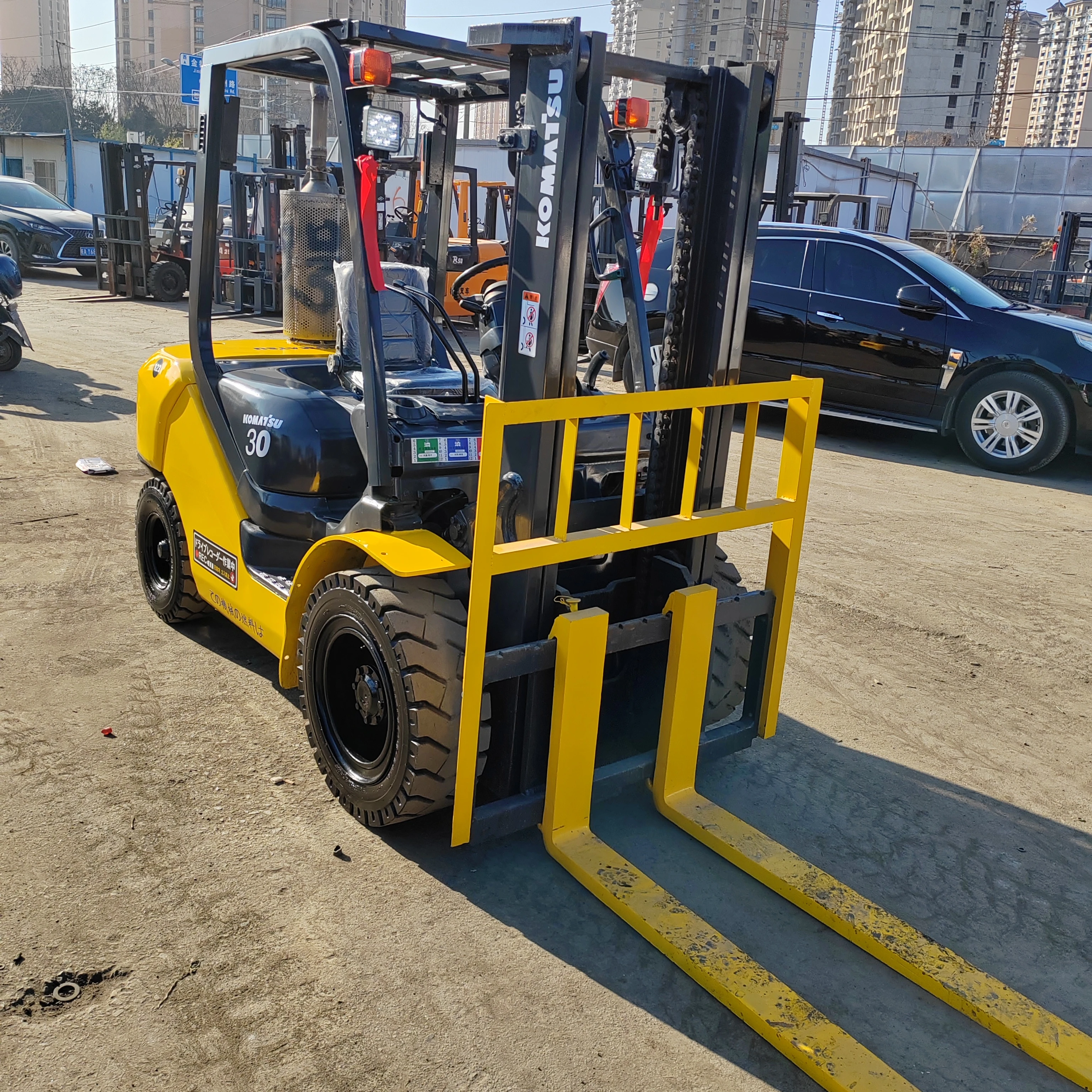 Komatsu второй ручной 3-тонный Штабелер Электрический Портативный электрический портативный старый вилочный