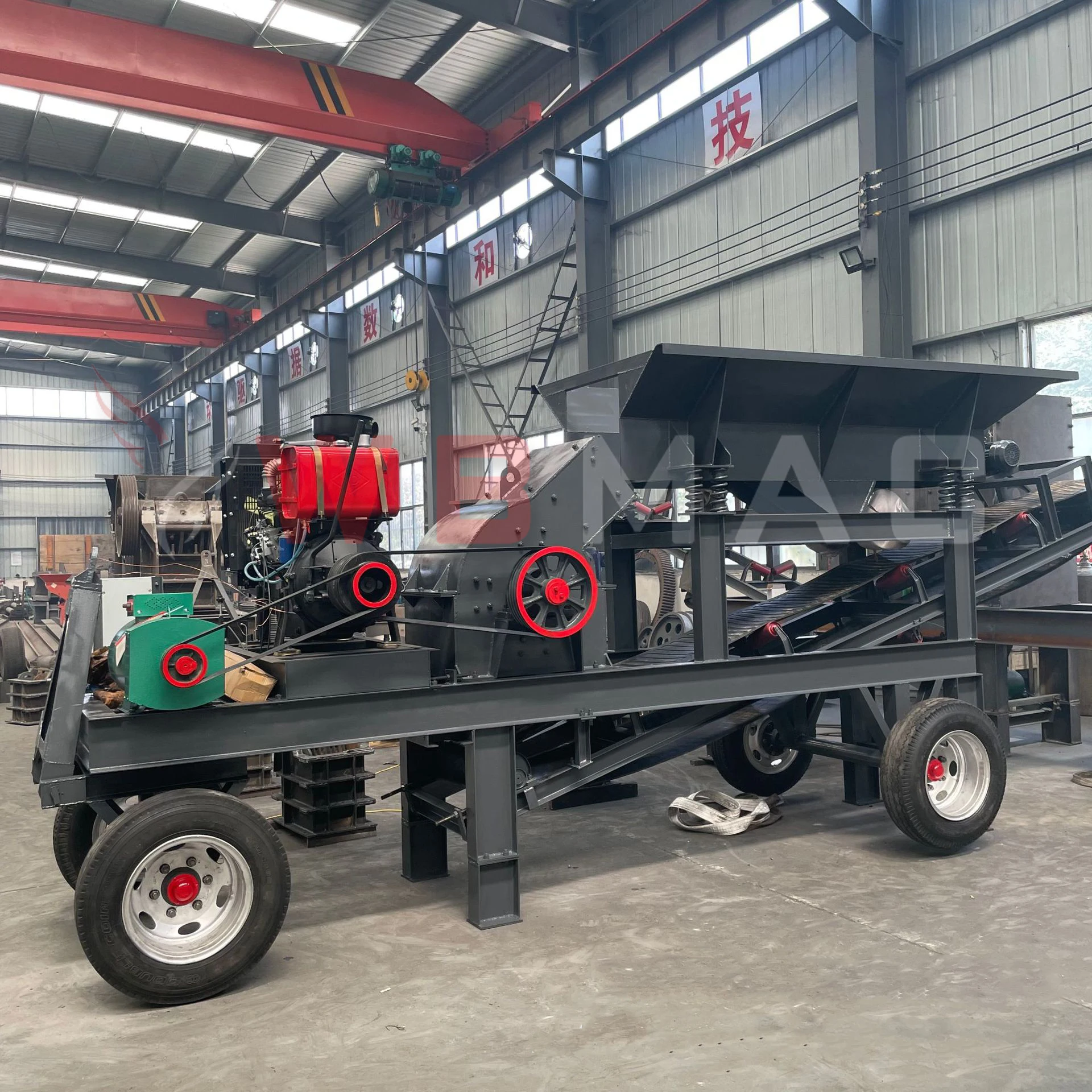 Portable mini diesel engine hammer mill crusher, small scale mobile coal glass gold ore rock crushing machine price