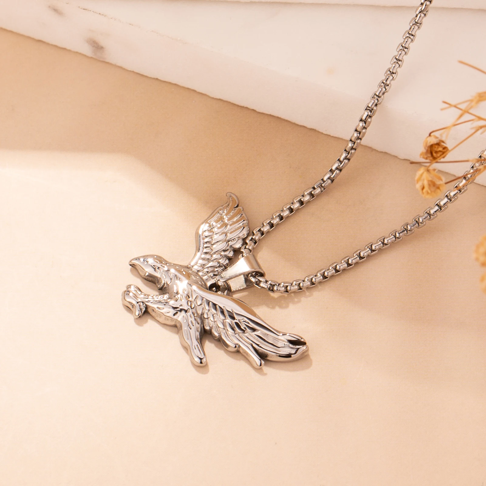 Liuanan New Design Vintage Men Jewelry Stainless Steel Hip Hop Flying Eagle Pendant Accessories Necklace