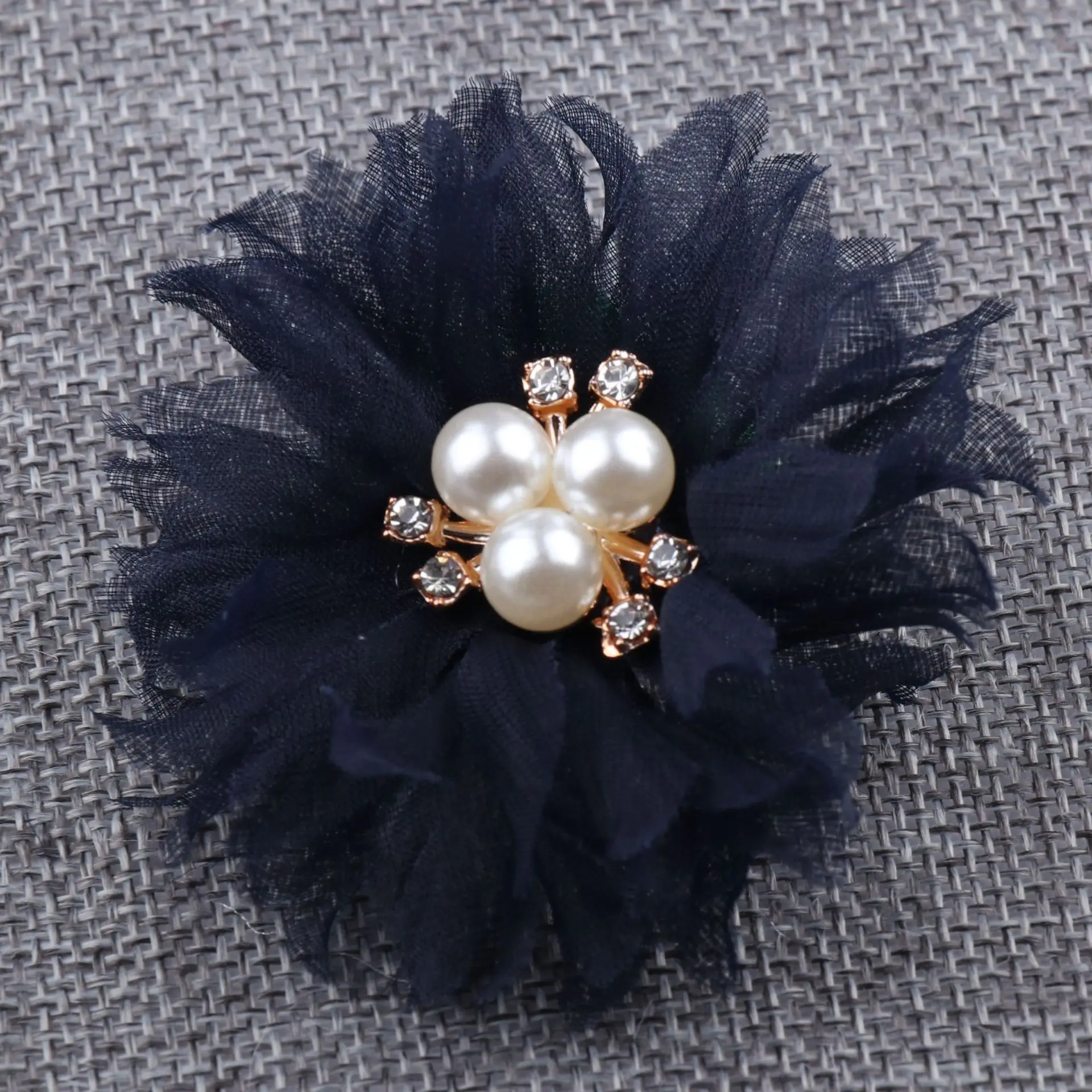 2024 6.5cm Fashion Ruffled Metallic Fabric Flowers With Pearls For Hair Clip Lovely Flora Flower For Shoes Apparel Headwear