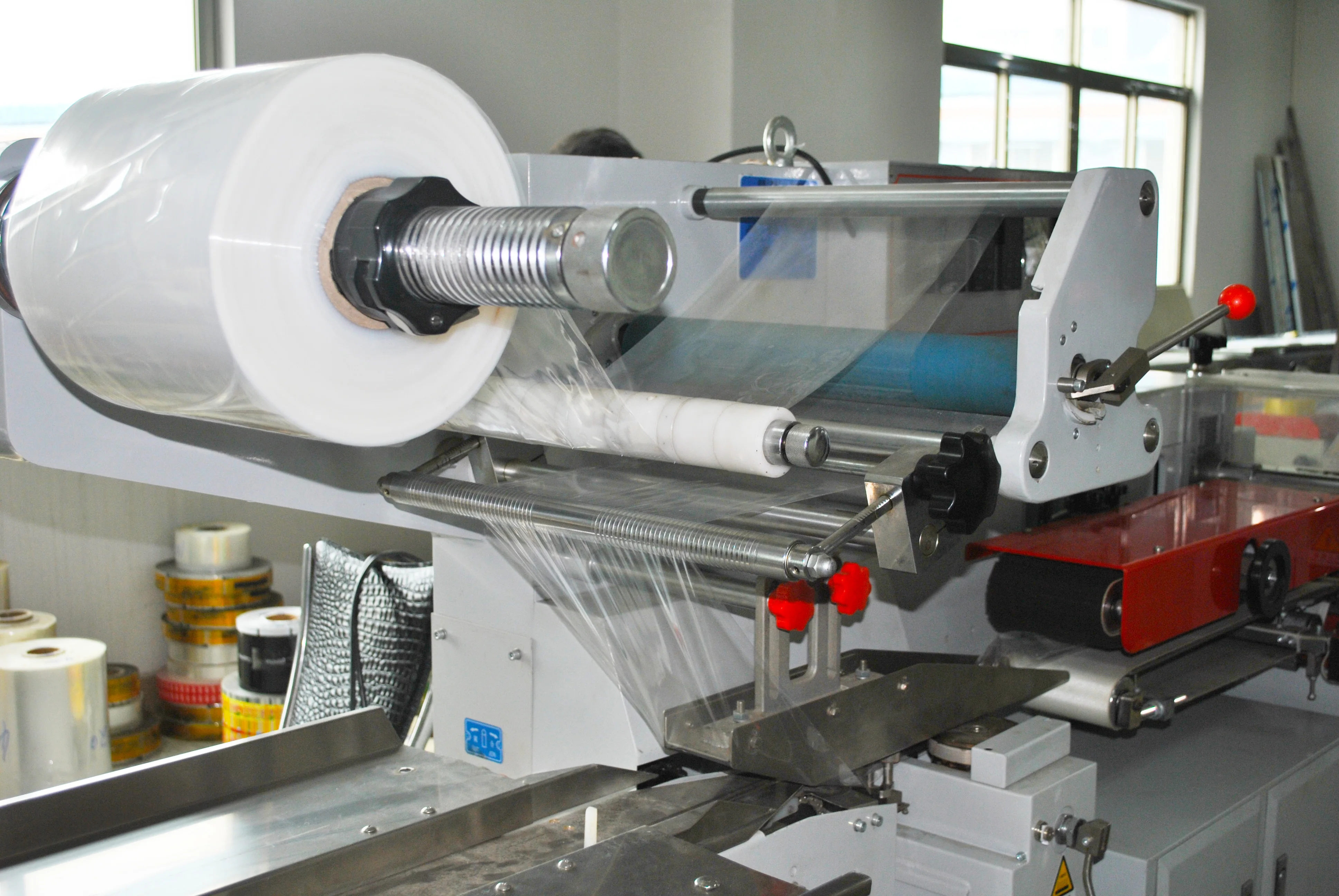 Good Quality Automatic Shrink Wrapping Machine Car Solid Fragrance Box Film Shrink Packaging Machine