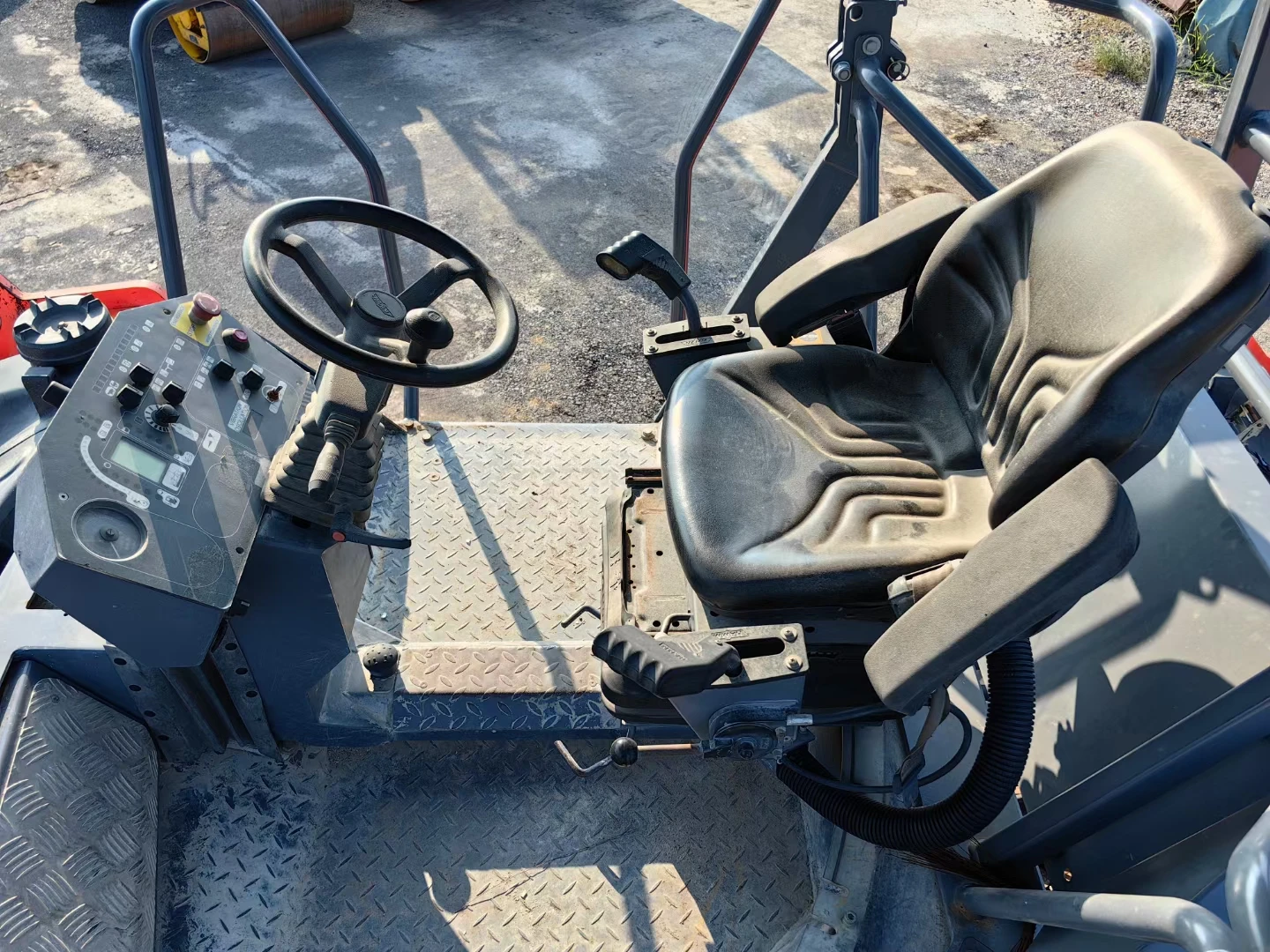 14 tons vibratory roller Used double steel wheel roller HD 138 large roller for sale at a low price