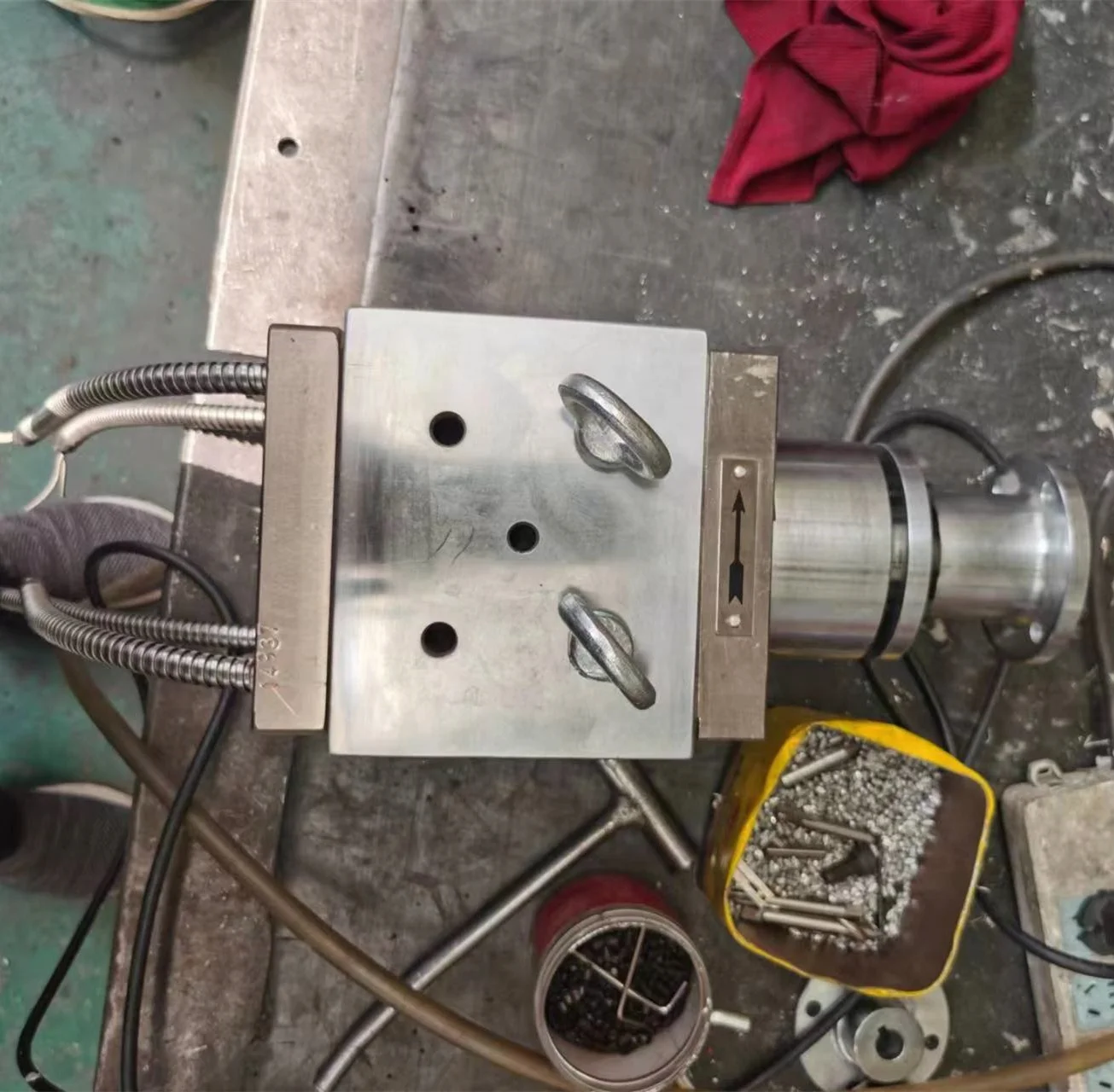 Extrusion pump for medical tubing of TPE PE PA production