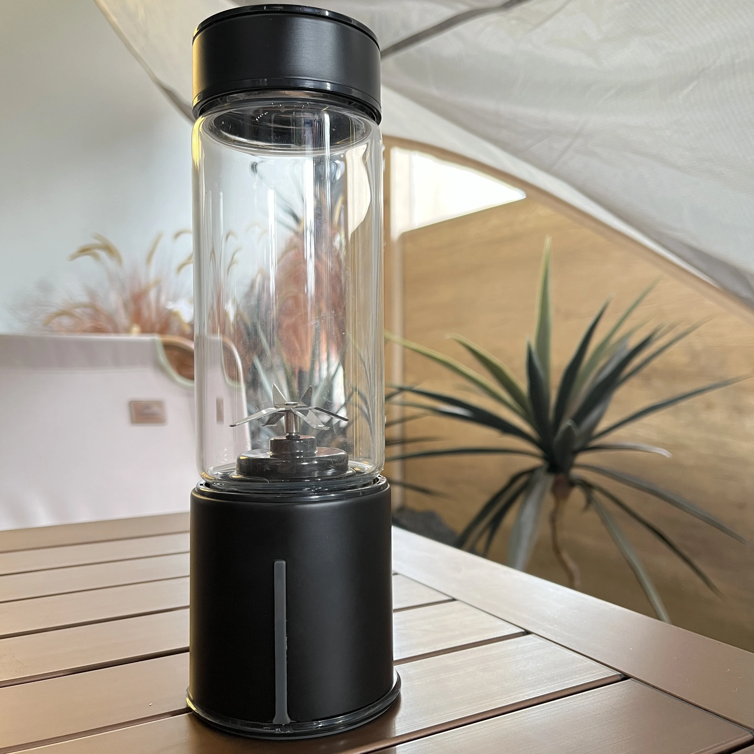 Wholesale 7.4V high power BLACK MATT COLOR USB rechargeable mini portable personal juicer blender mini battery blender