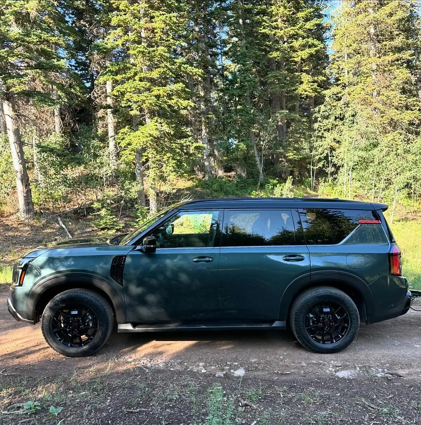 Nissaan Patrol V8 5.6L 4WD б/у бензиновый внедорожник с панорамным Люком на крыше кожаные сиденья R20 размер шин алюминиевый сплав Багажник На Крышу