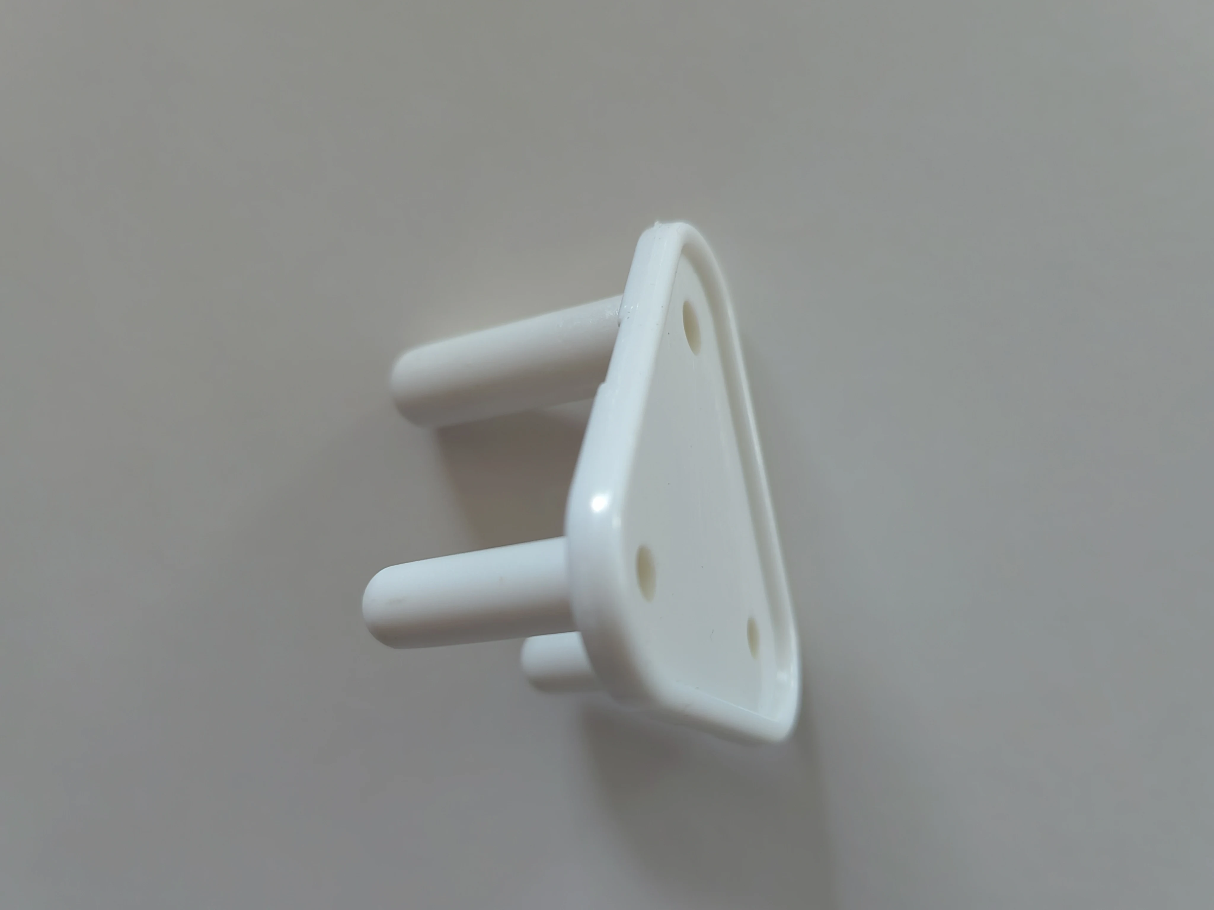 Hot Sale South African Type Multiple Socket Plastic Colorful Protect Cover Plug Electrical Plug 16A Standard Grounding IEC 250V~